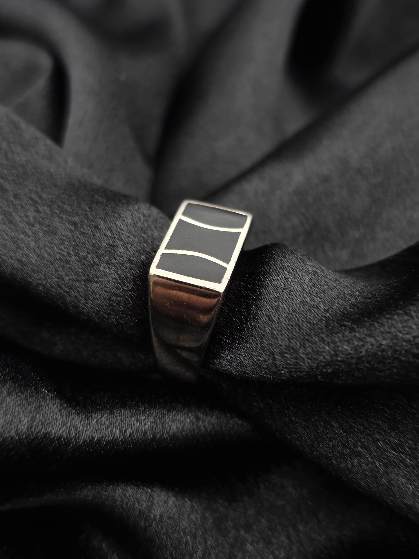 BOYS SILVER RING SIZE 8 BR044