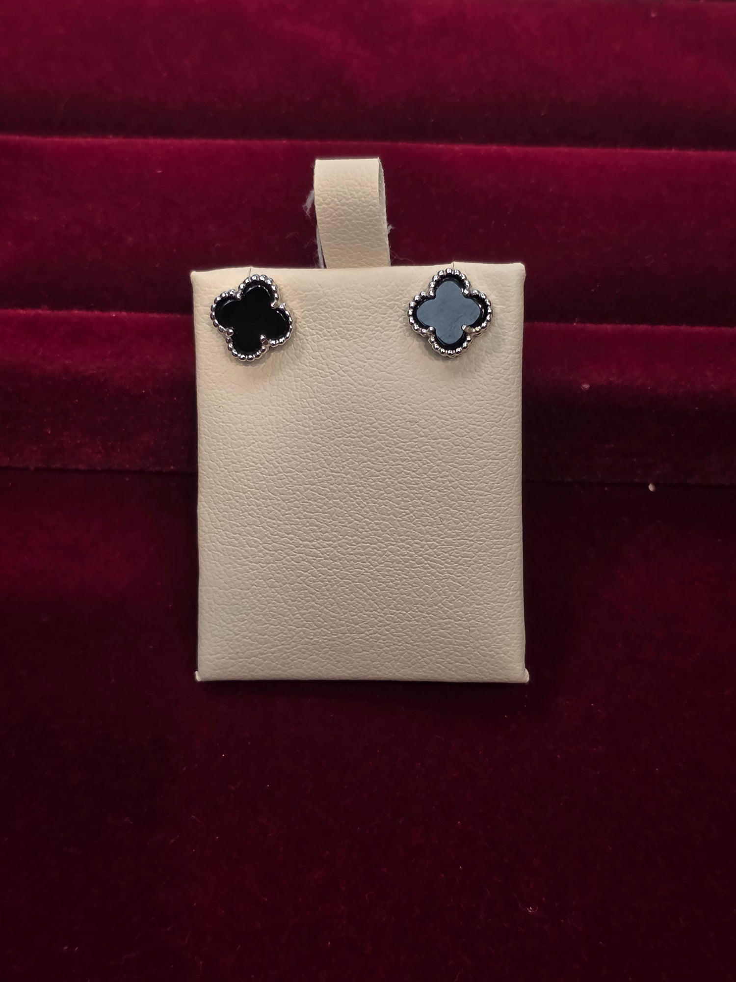 SILVER EARSTUDS GE381