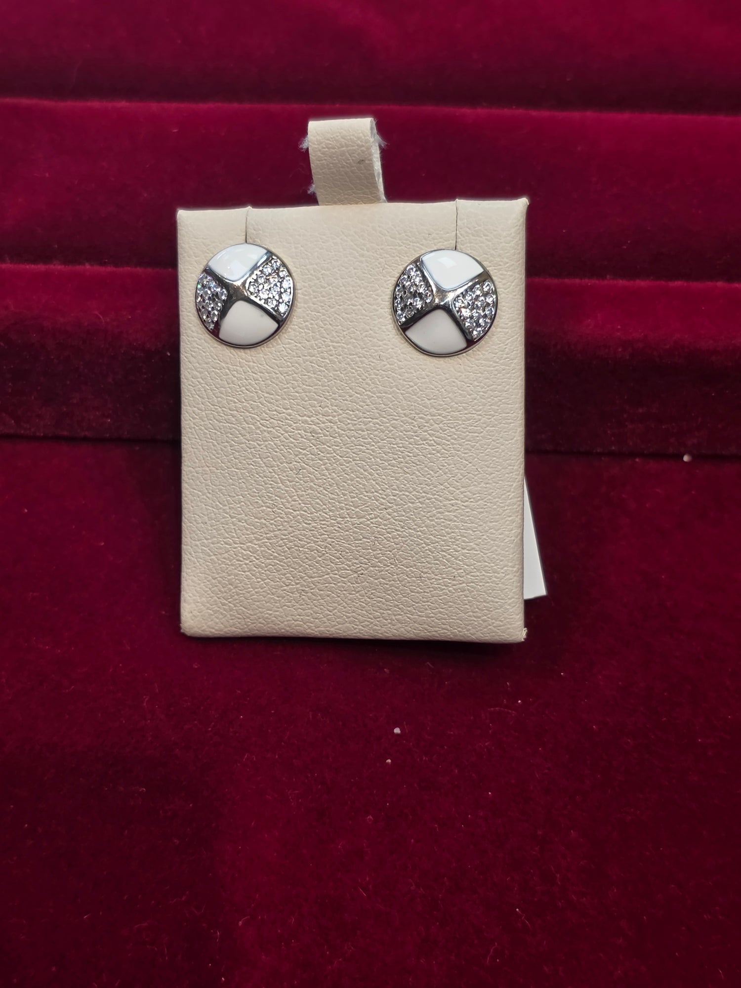 SILVER EARSTUDS GE154