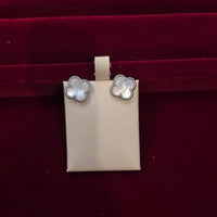 SILVER EARSTUDS GE082