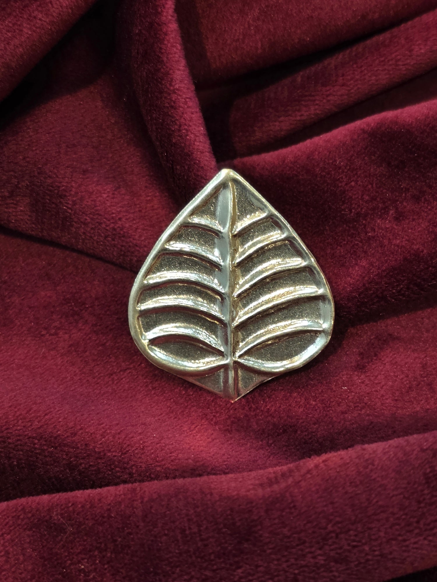 PURE SILVER BETEL LEAF AC133