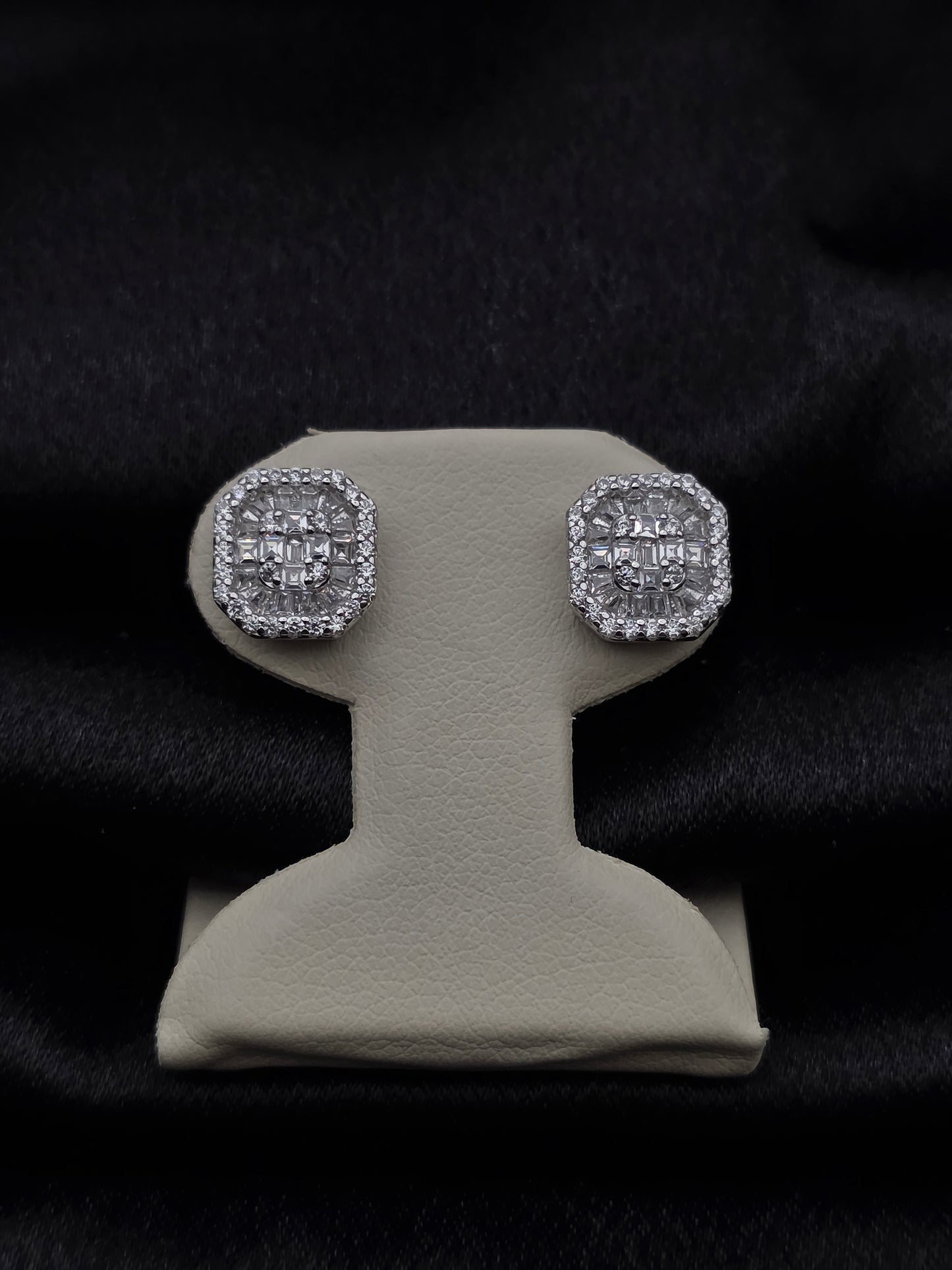 SILVER EAR STUDS GE587