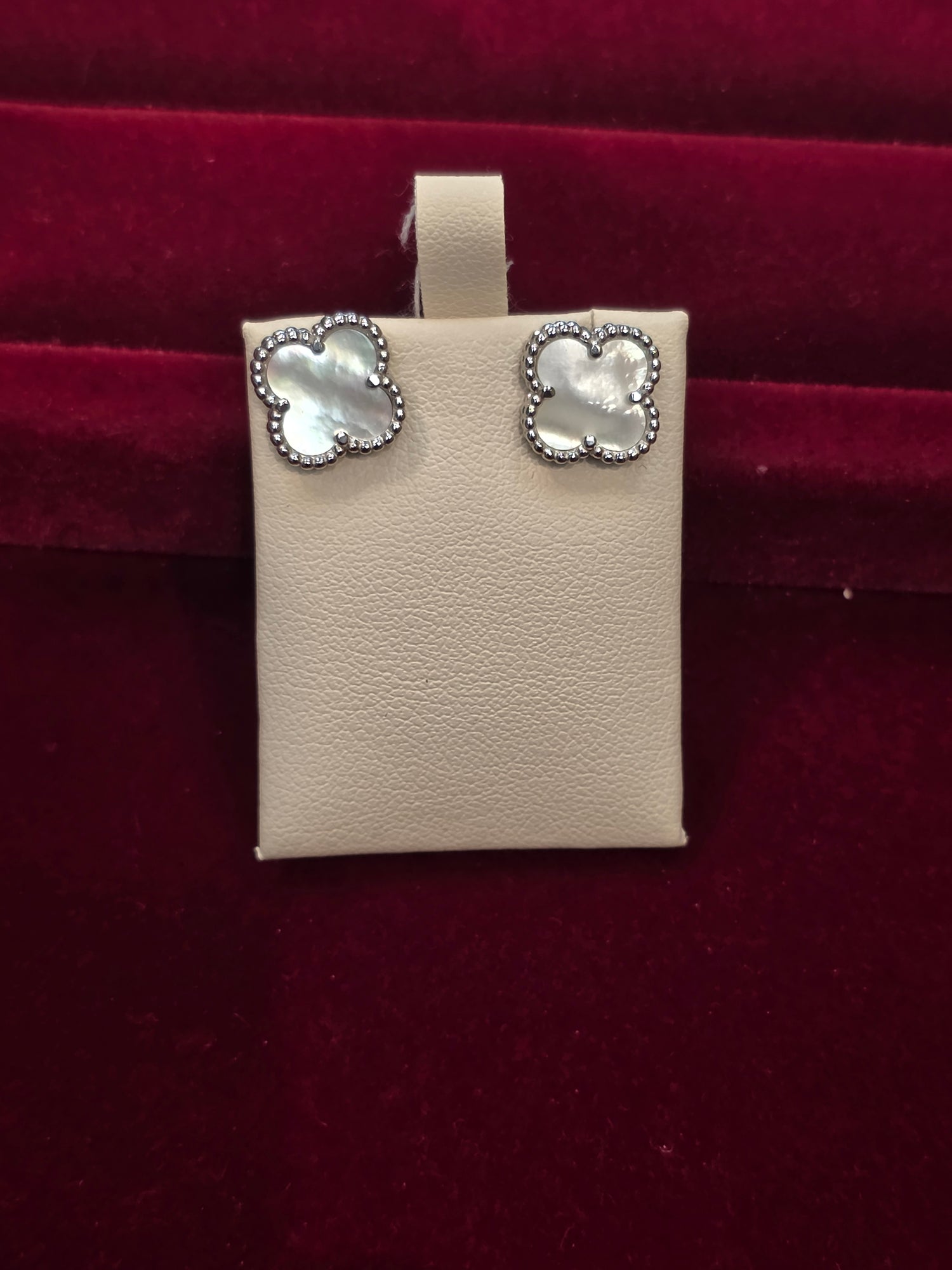 SILVER EARSTUDS GE134