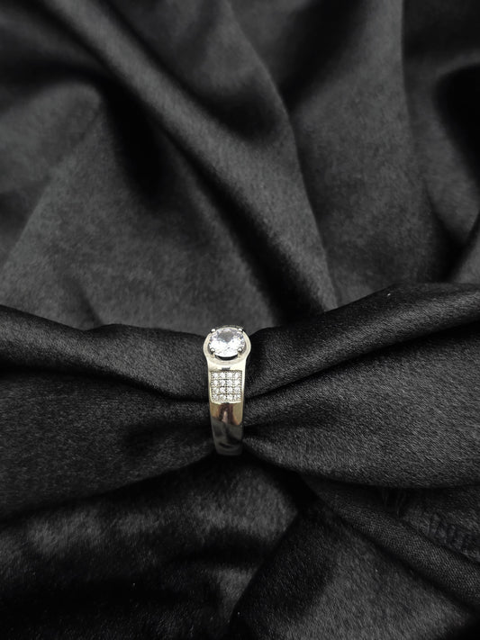 BOYS SILVER RING SIZE 10 BR010