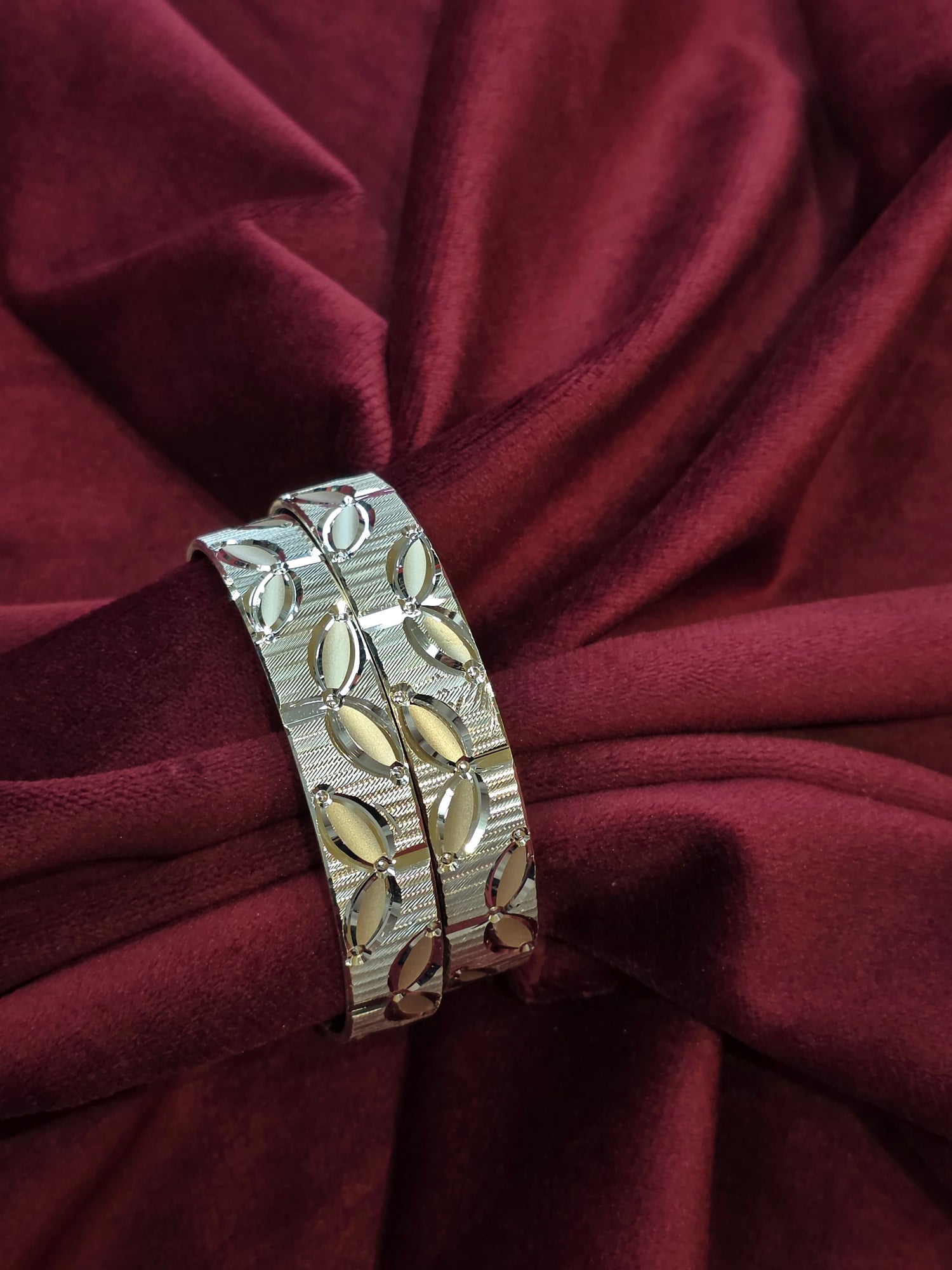 SILVER BANGLES 2.3IN LB003