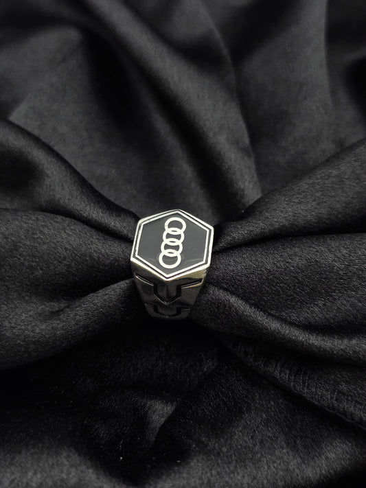 BOYS SILVER RING SIZE 8 BR040