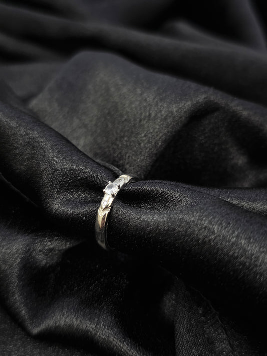 SILVER RING SIZE 6 GR208