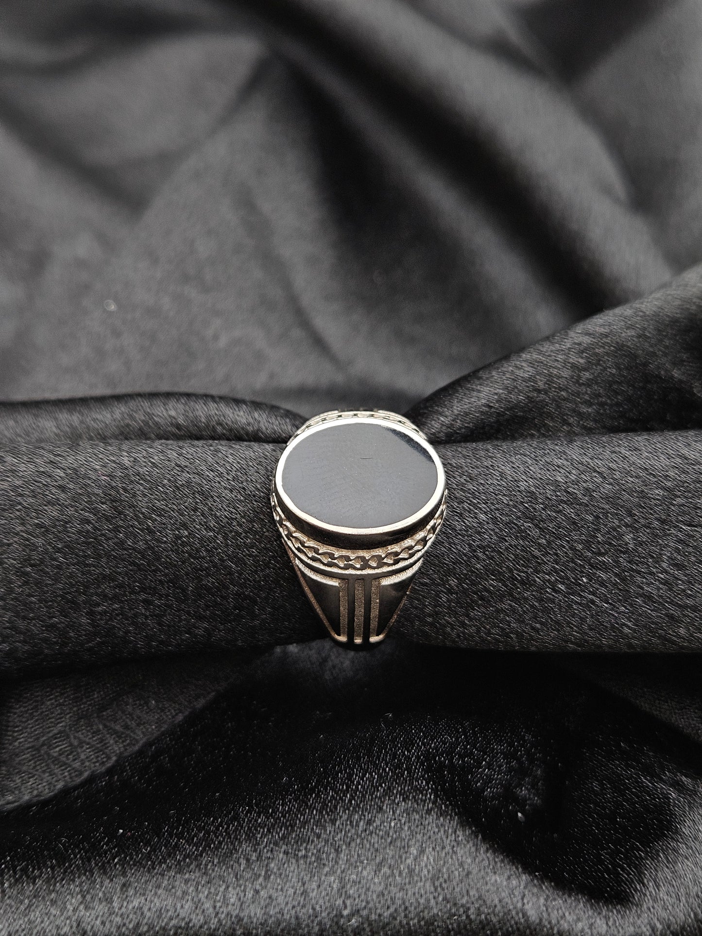 BOYS SILVER RING SIZE11 BR079