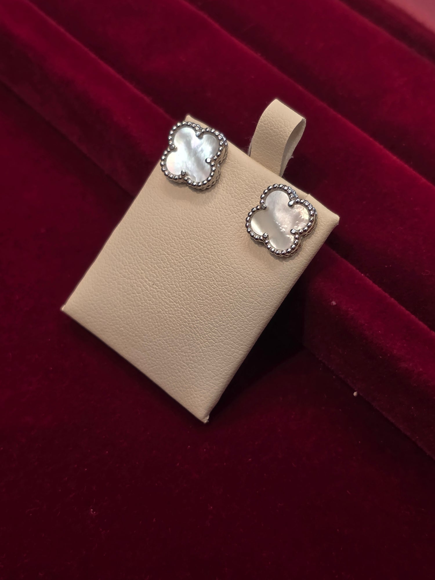 SILVER EARSTUDS GE134