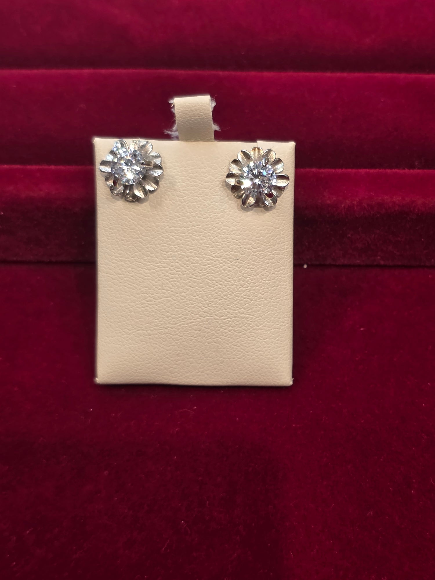 SILVER EARSTUDS GE207