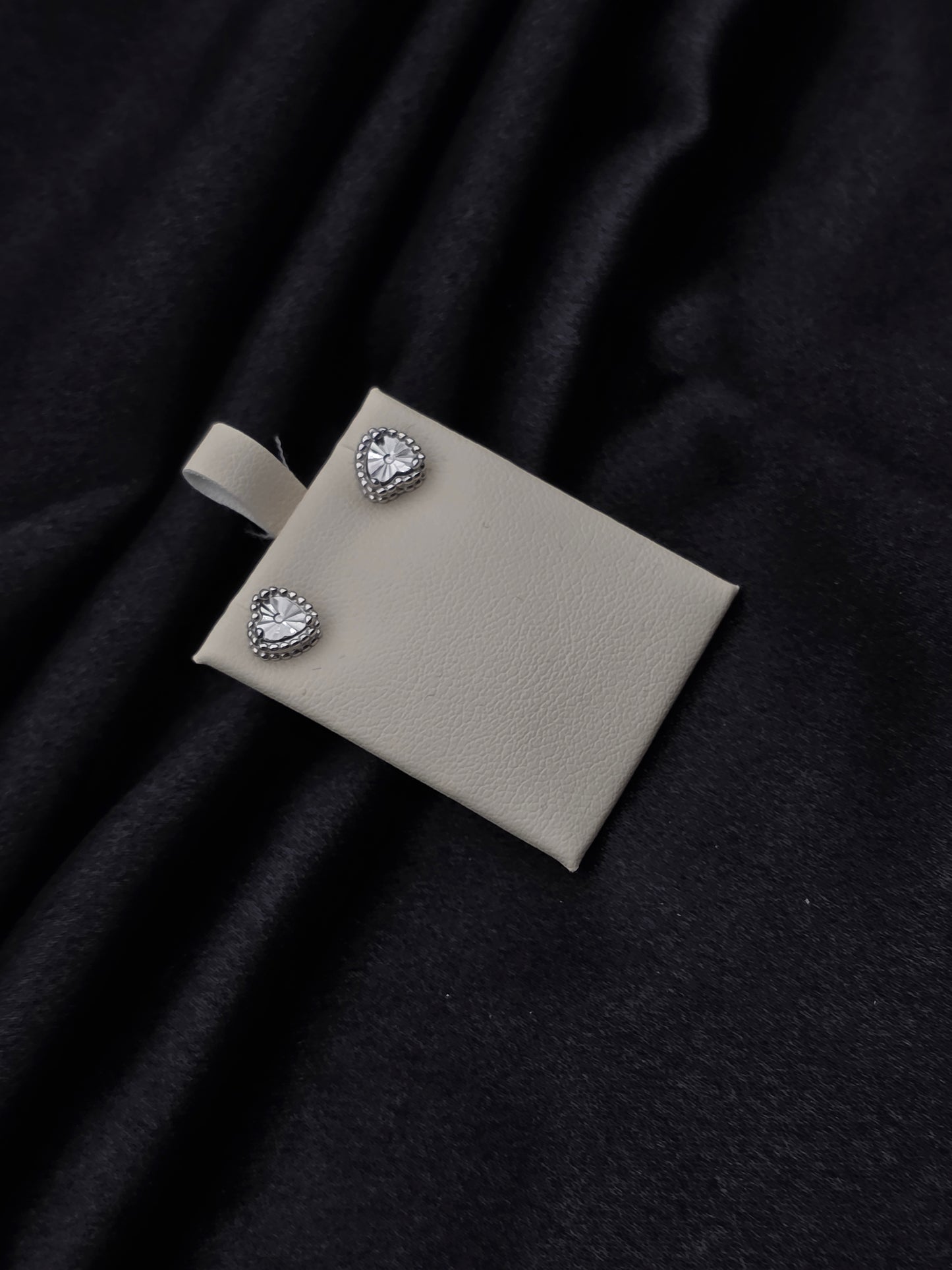 SILVER EAR STUDS GE076
