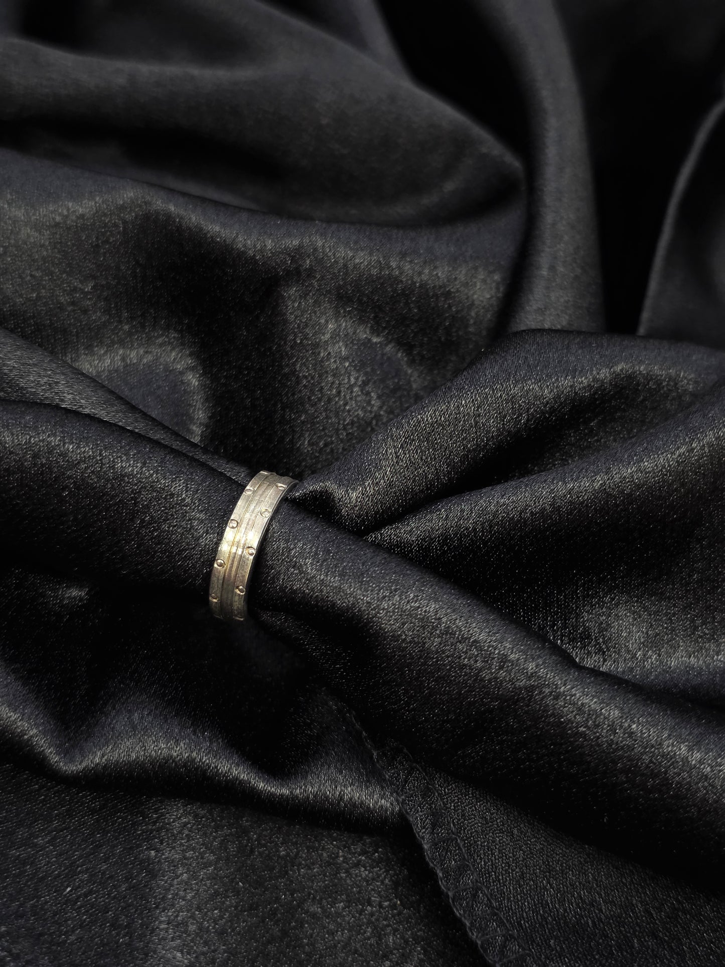SILVER RING SIZE 6 GR075