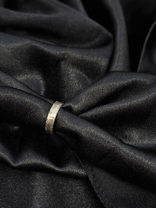 SILVER RING SIZE 6 GR075