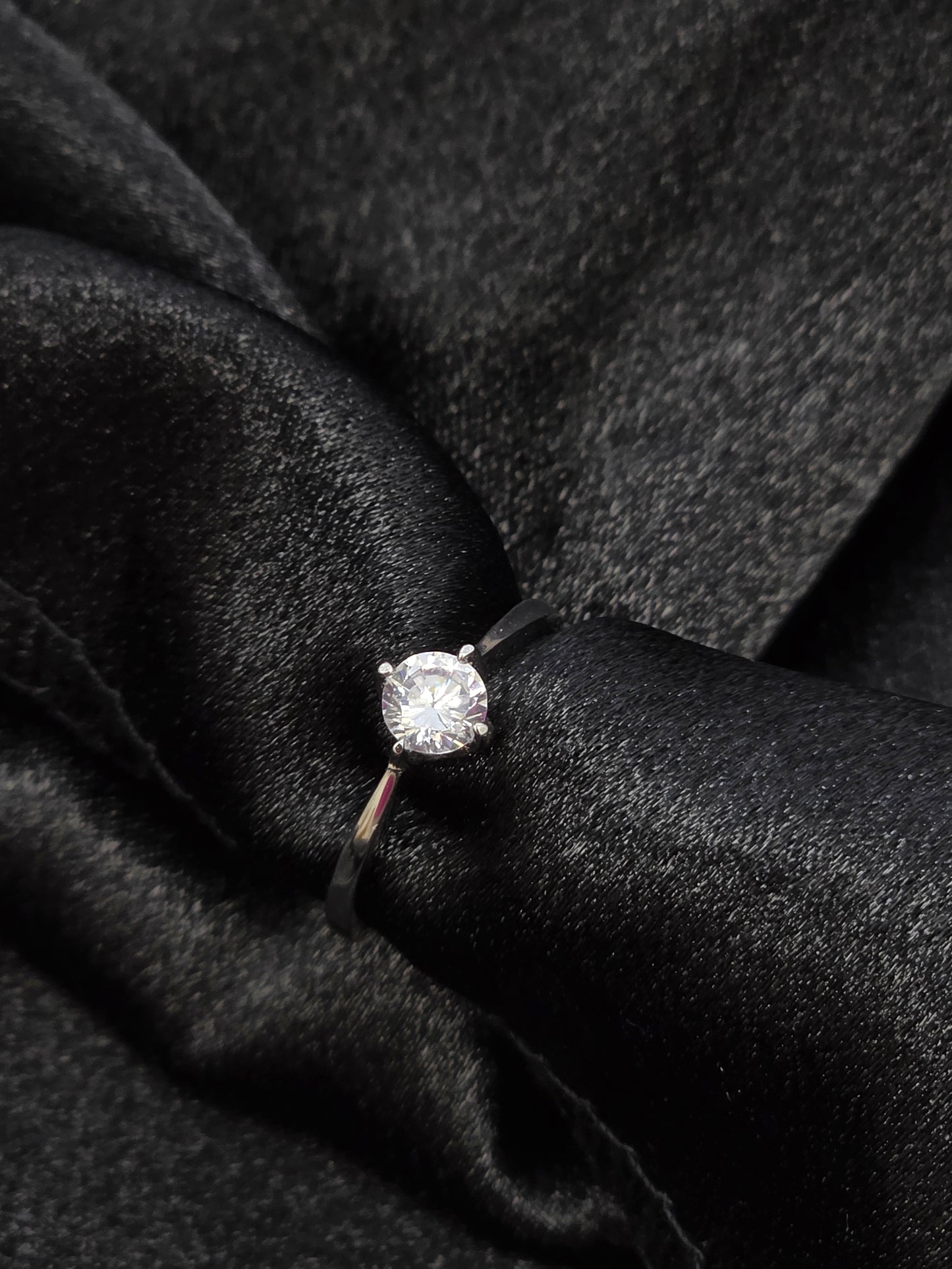 SILVER RING SIZE 6 GR094