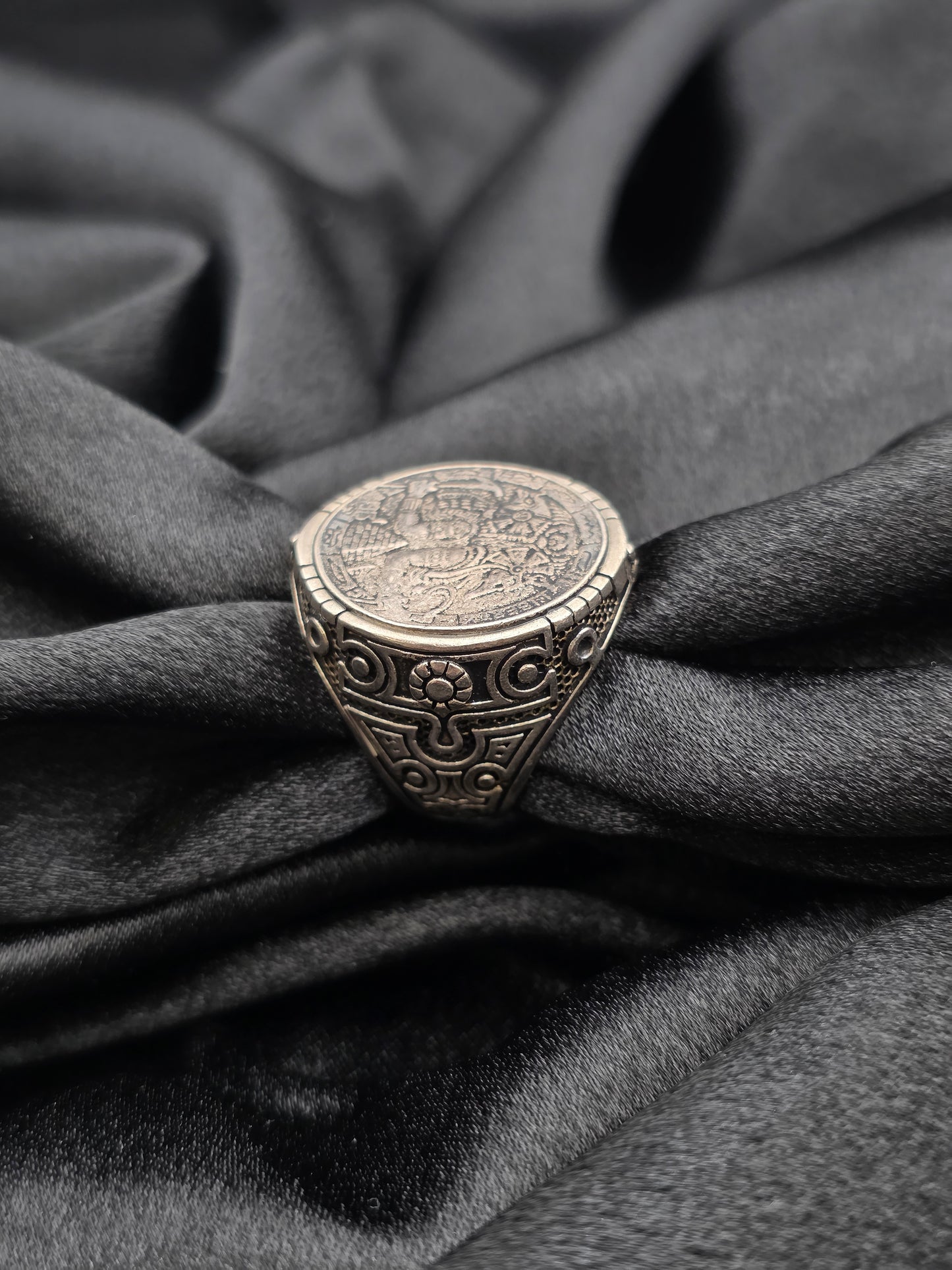 BOYS SILVER RING SIZE 8 BR039