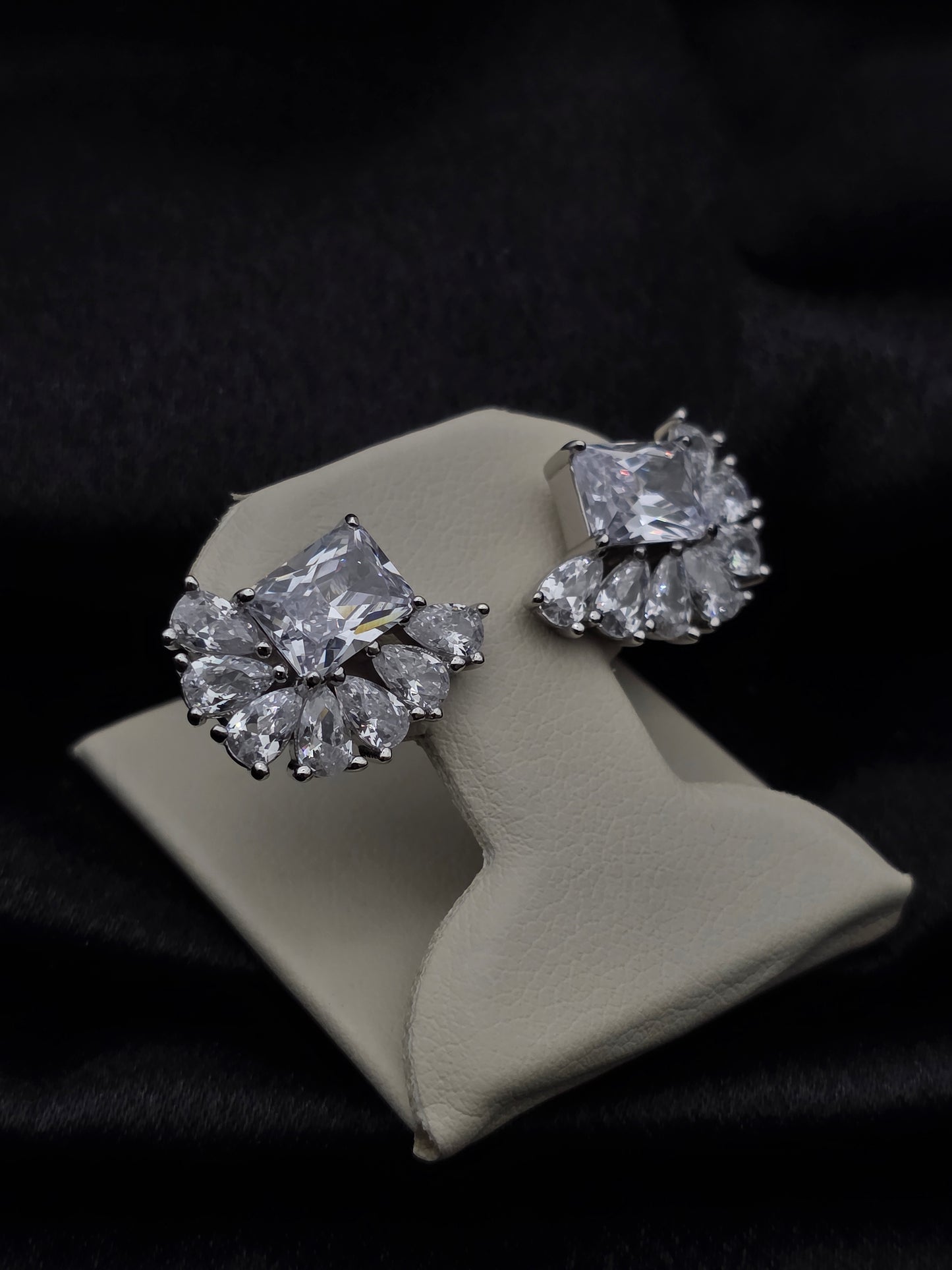 SILVER EAR STUDS GE603