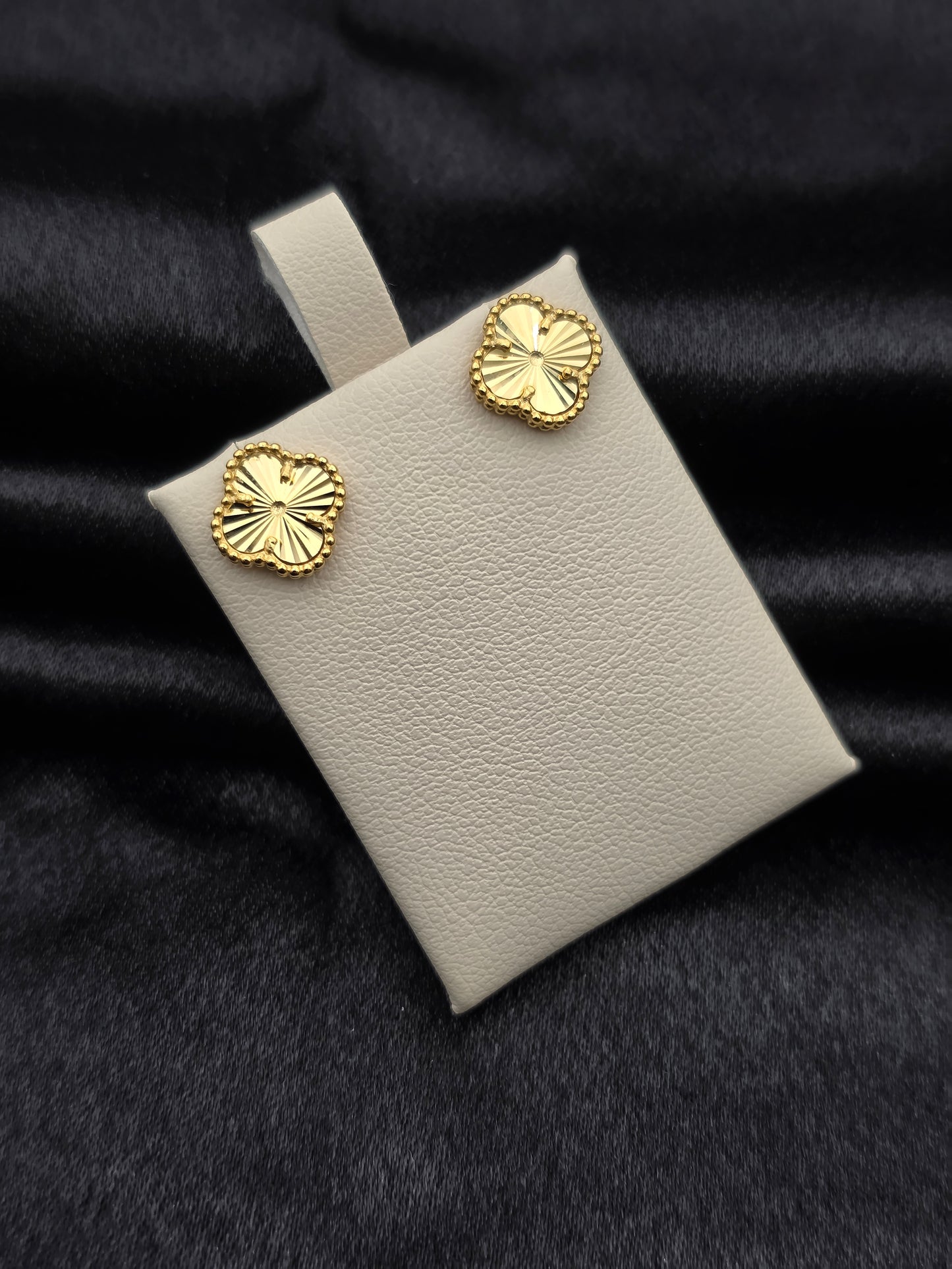 SILVER EAR STUDS GE257