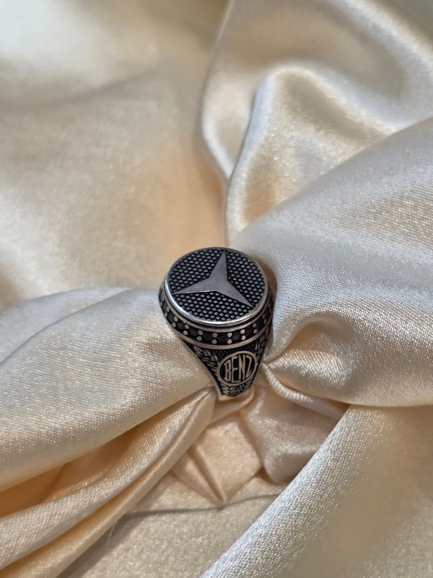 BOYS SILVER RING SIZE 8 BR006