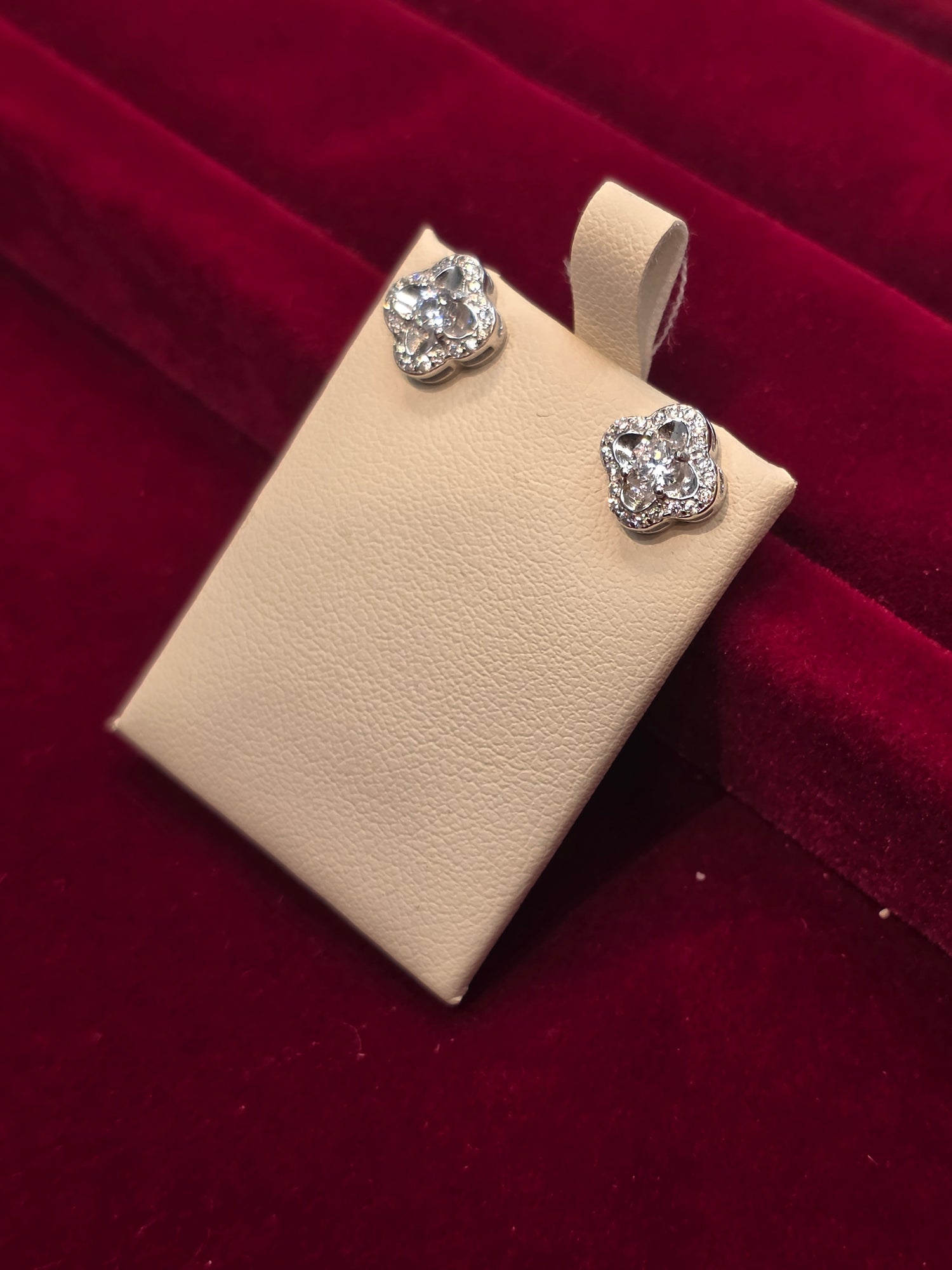 SILVER EARSTUDS GE327