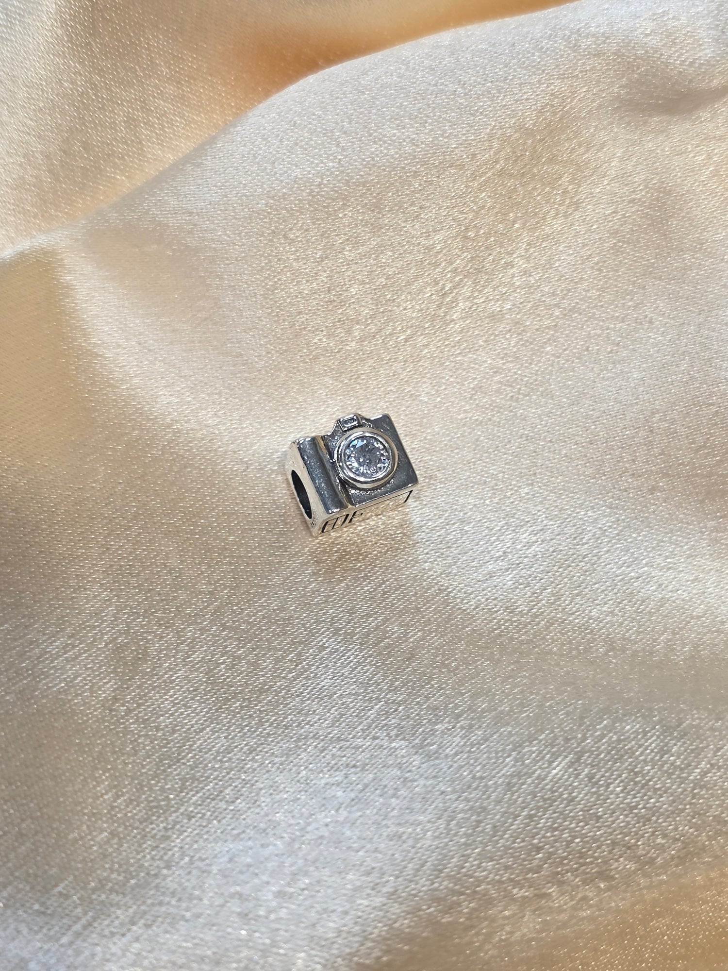 PANDORA CAMERA CHARM PC029