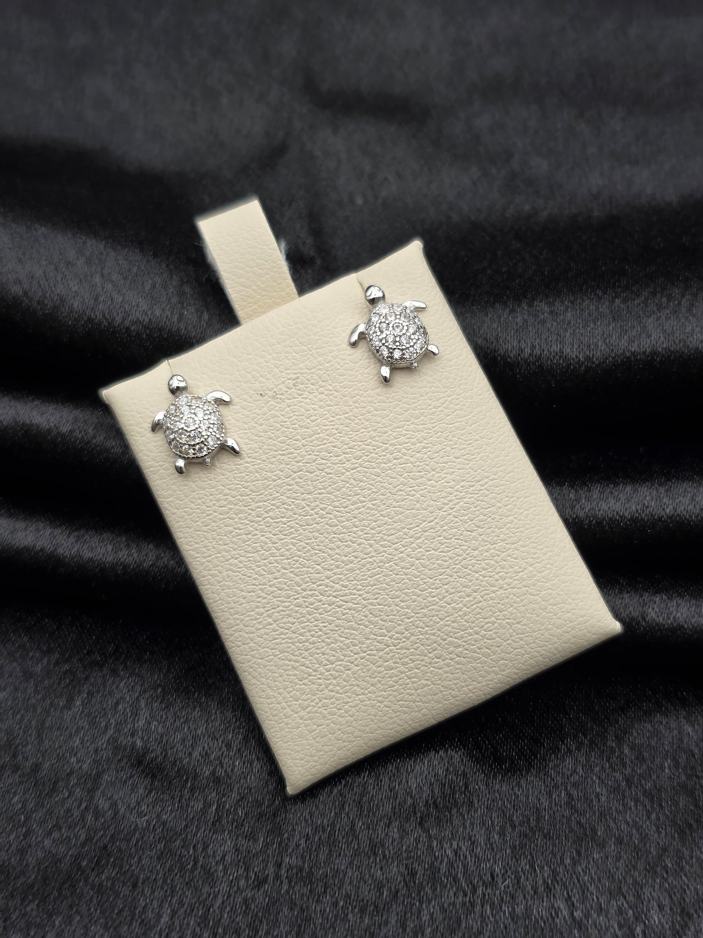 SILVER EAR STUDS GE543