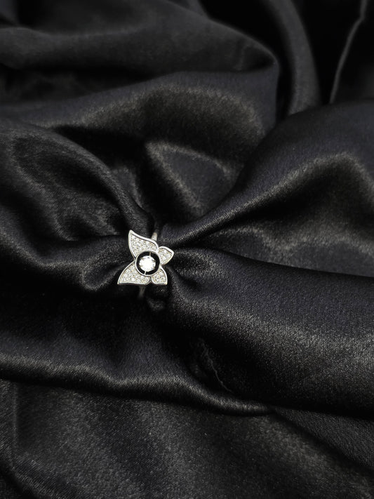 SILVER RING SIZE 6 GR053