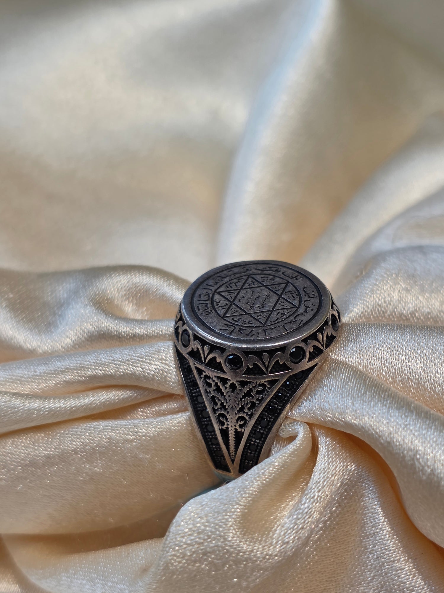 BOYS SILVER RING SIZE 10 BR033