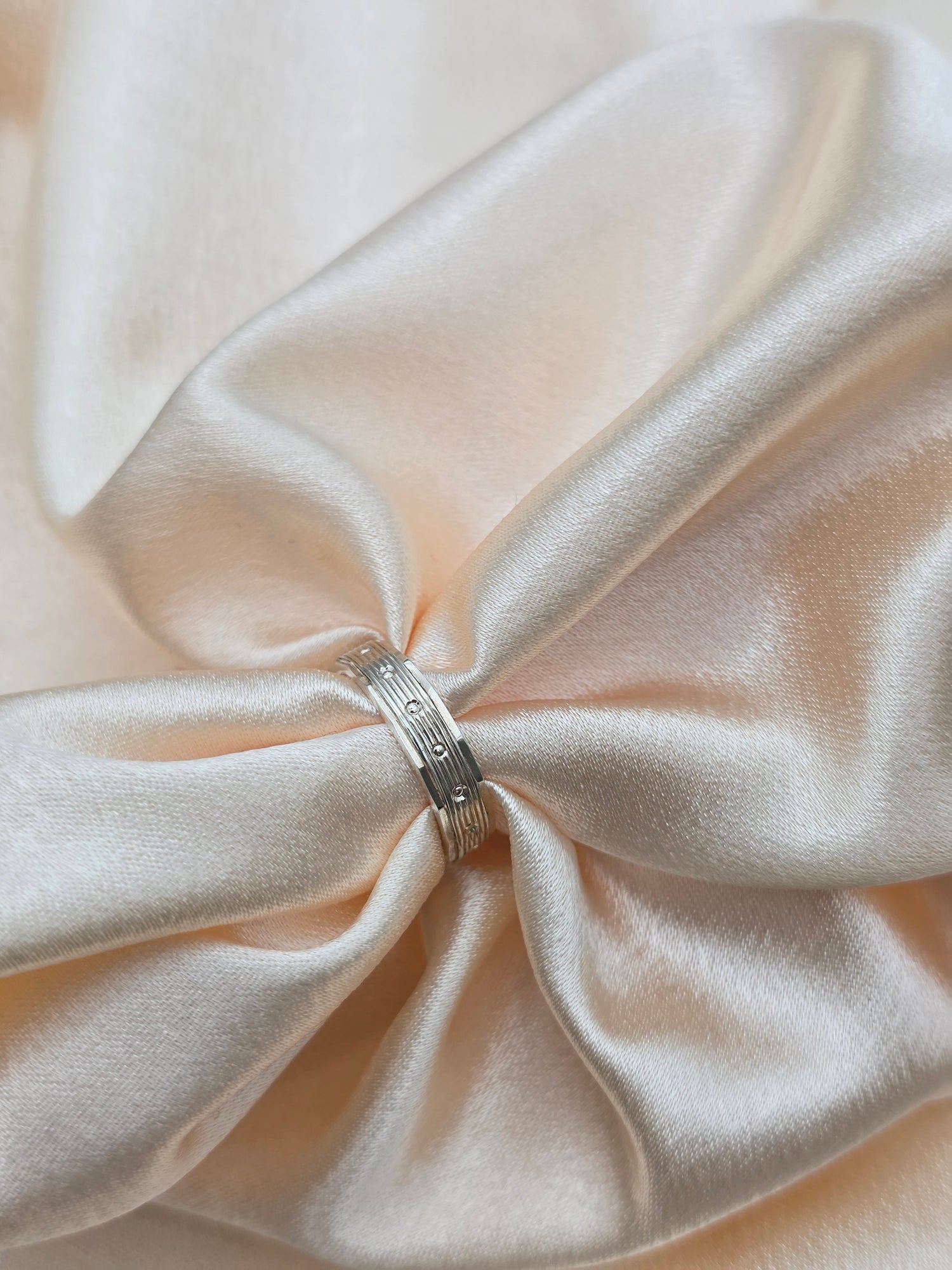 SILVER RING SIZE 6 GR056