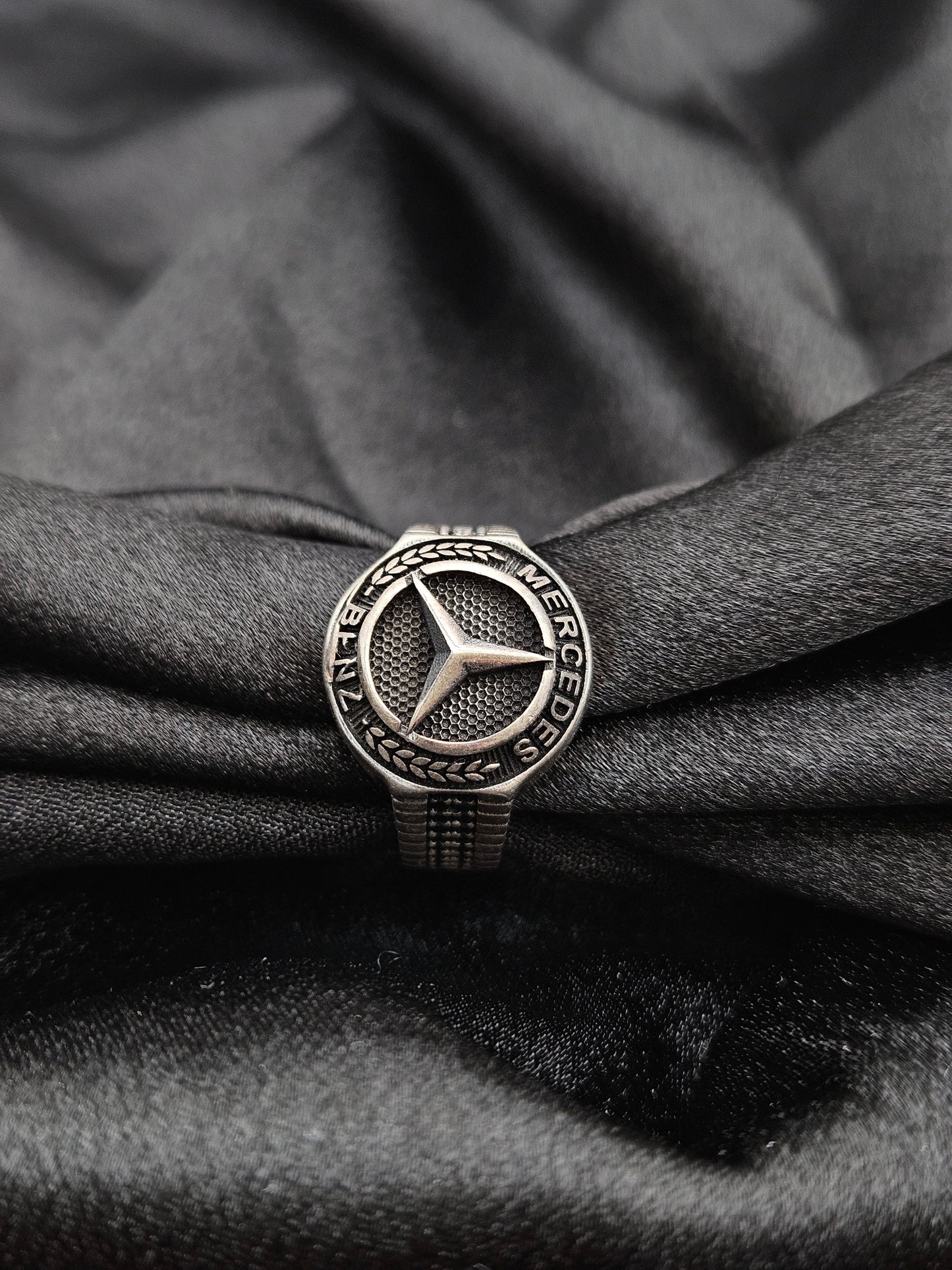 BOYS SILVER RING SIZE12 BR094