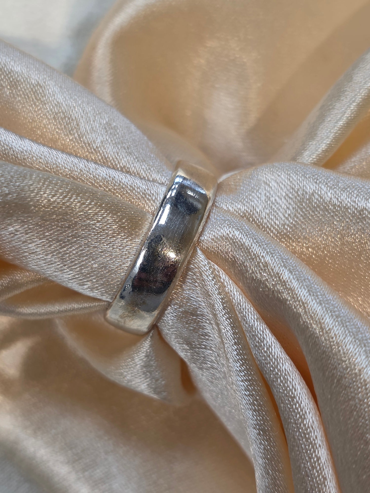 PLAIN SILVER BAND SIZE 8 GR778