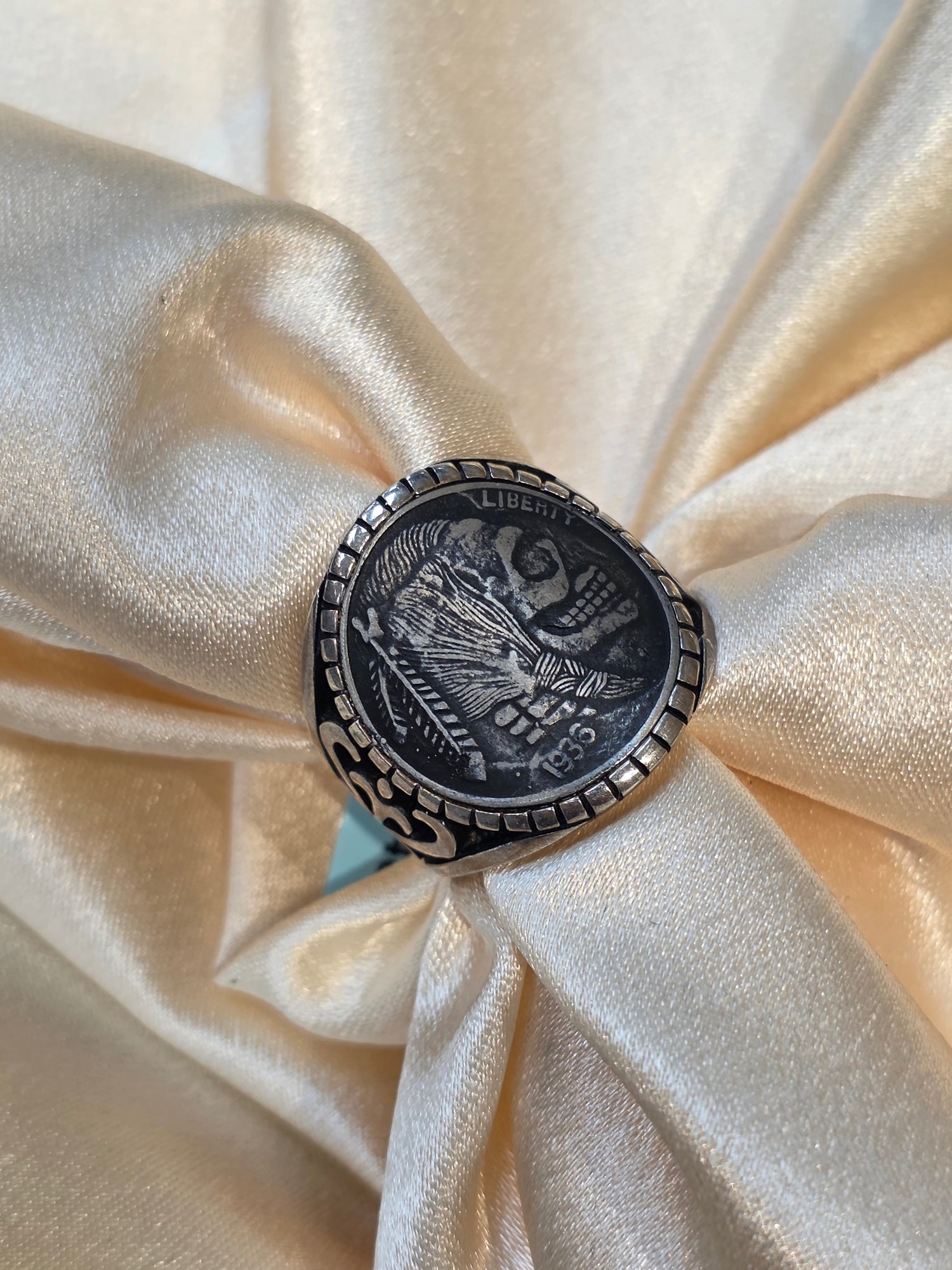 BOYS SILVER RING SIZE 11 BR048