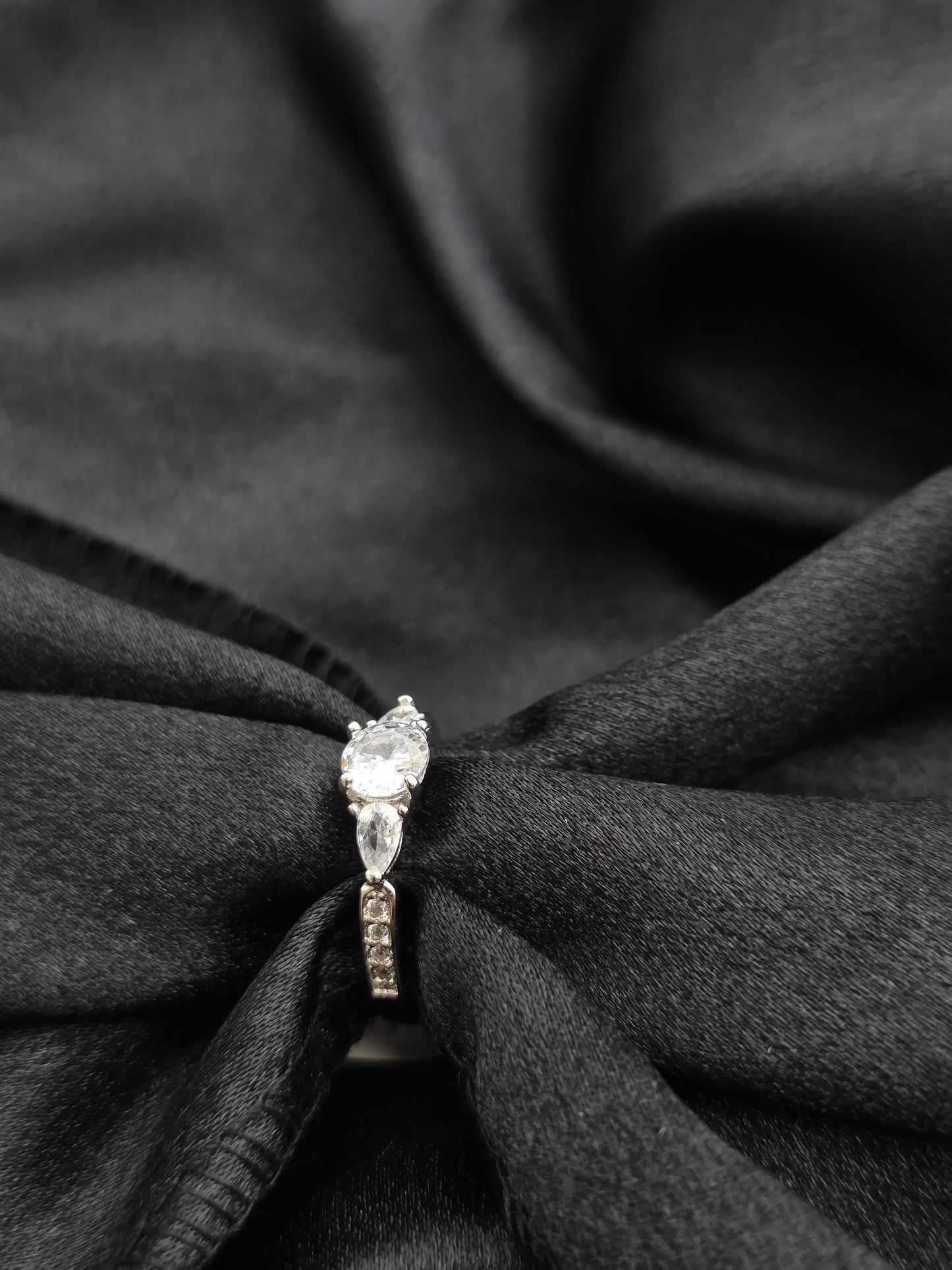 SILVER RING SIZE 8 GR142
