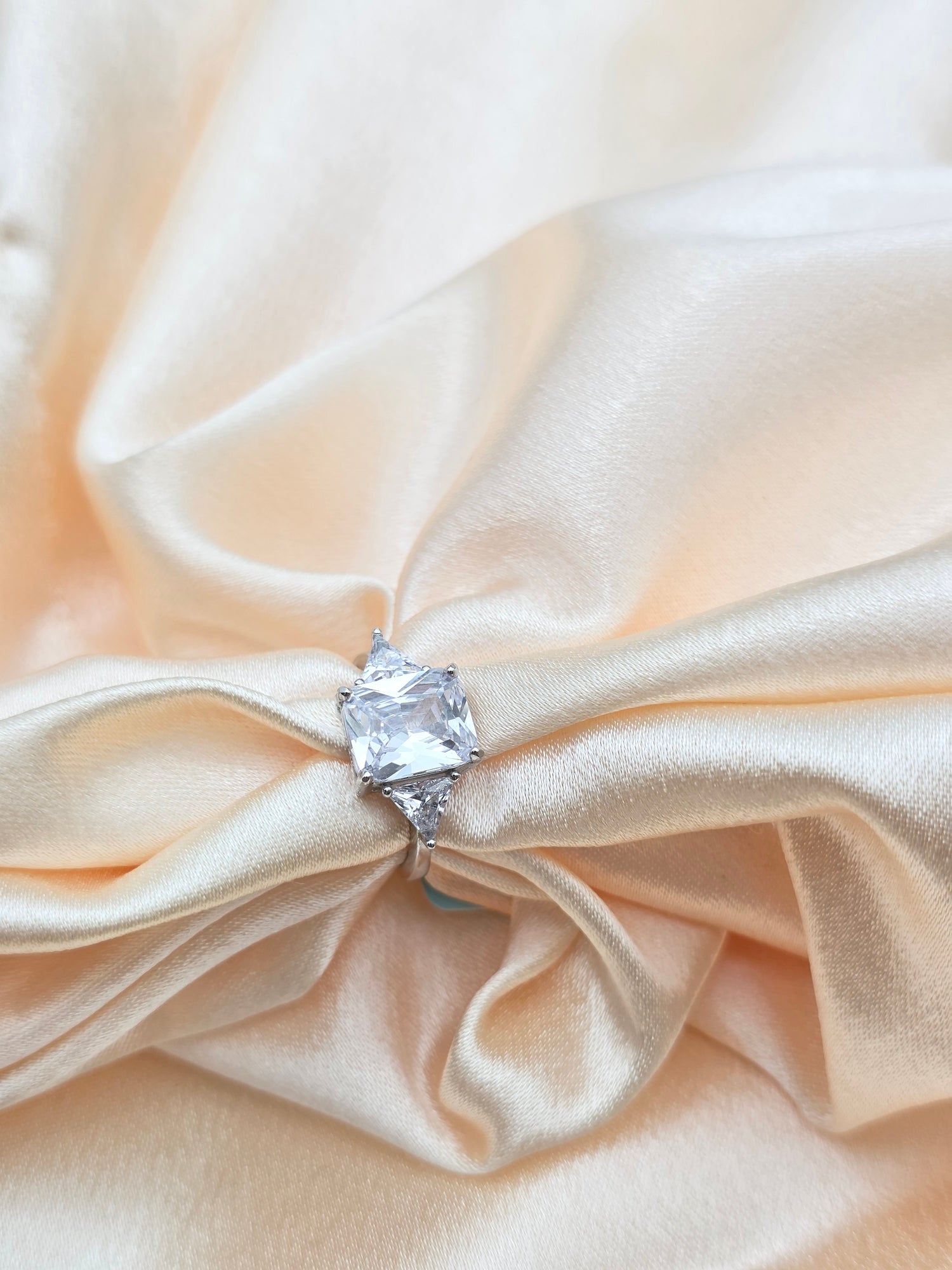 SILVER RING SIZE 6 GR061