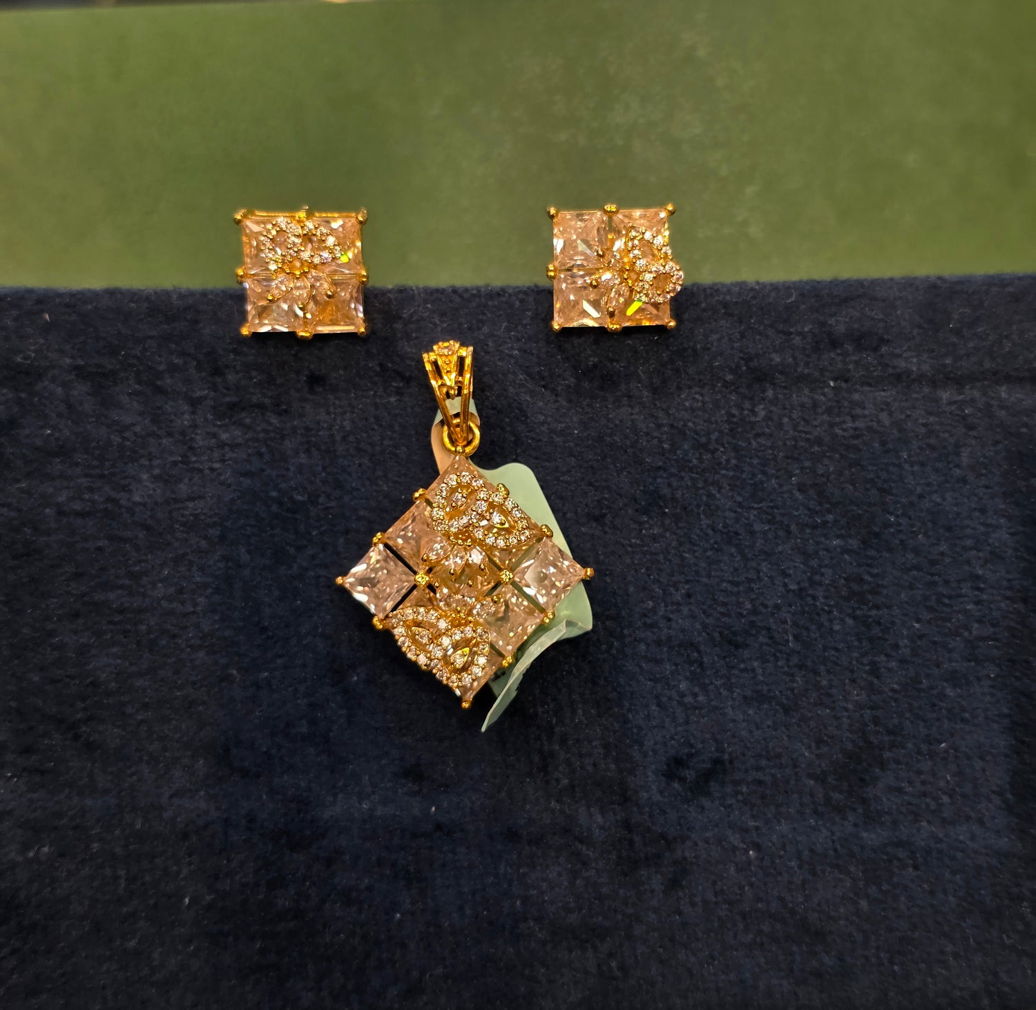 GOLD PLATED PENDANT SET