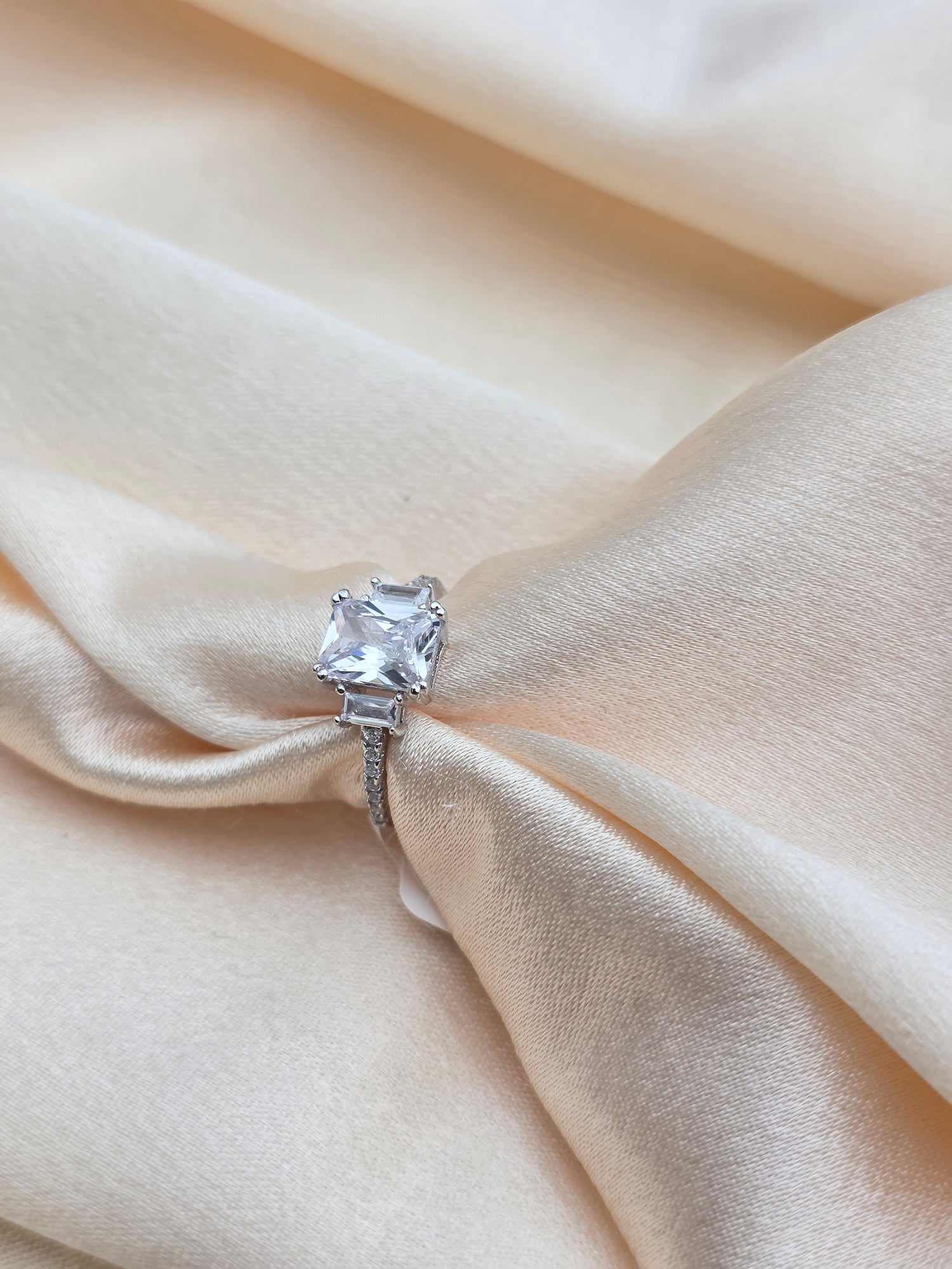 SILVER RING SIZE 5 GR977