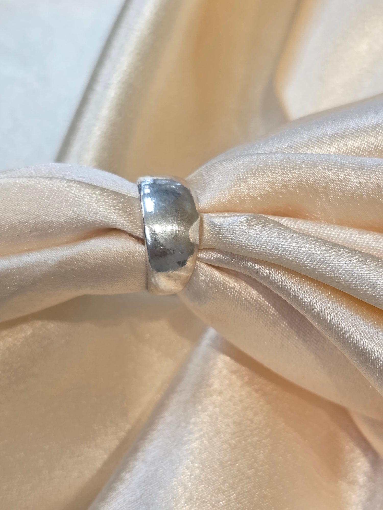 SILVER PLAIN BAND SIZE 8 GR224