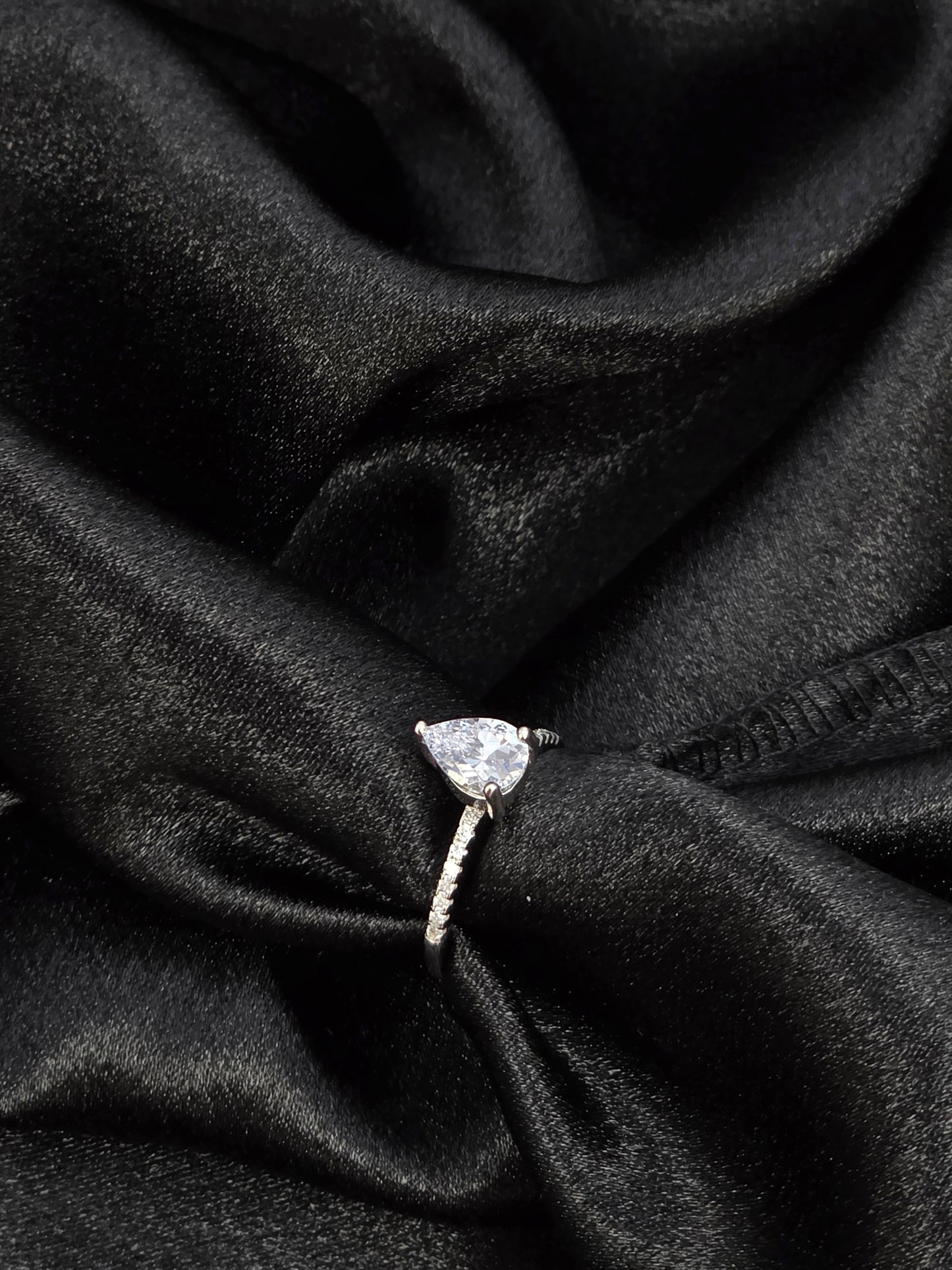 SILVER RING SIZE 6 GR077