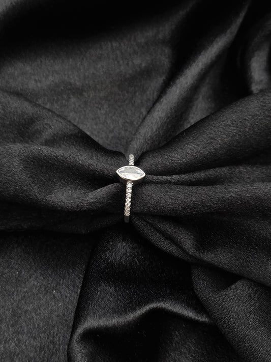SILVER RING SIZE 7 GR259