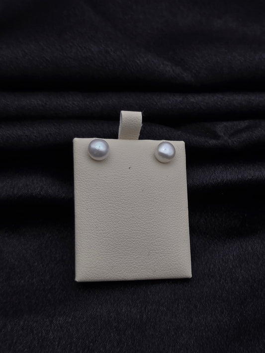 SILVER EAR STUDS GE142