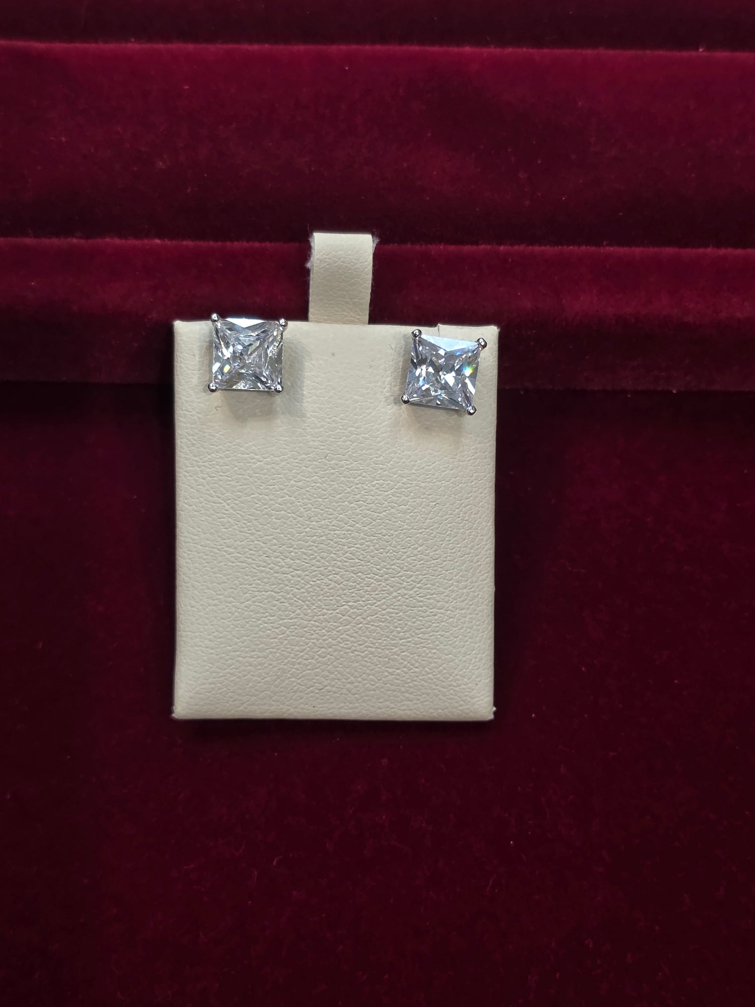 SILVER EARSTUDS GE832