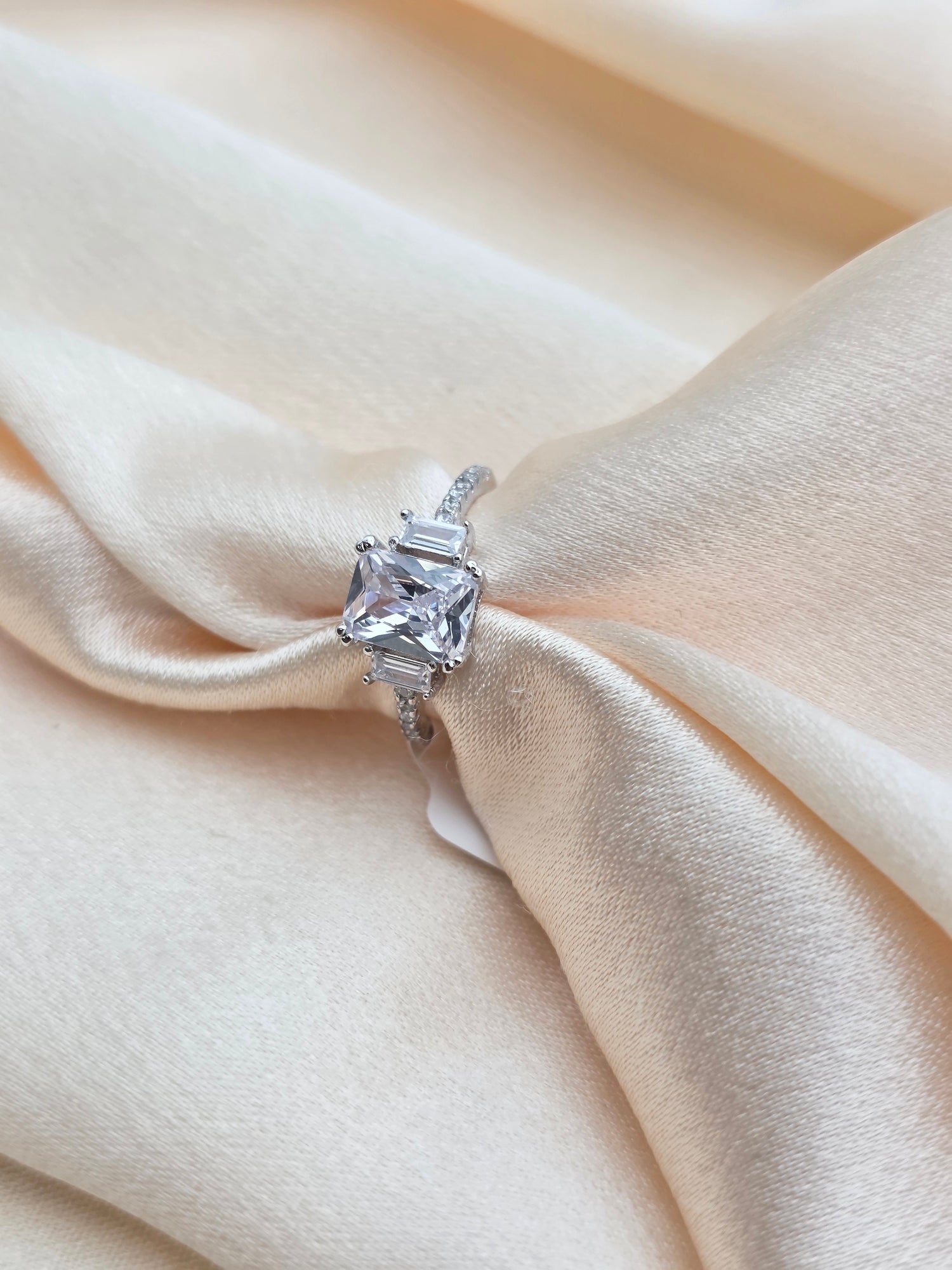 SILVER RING SIZE 5 GR977