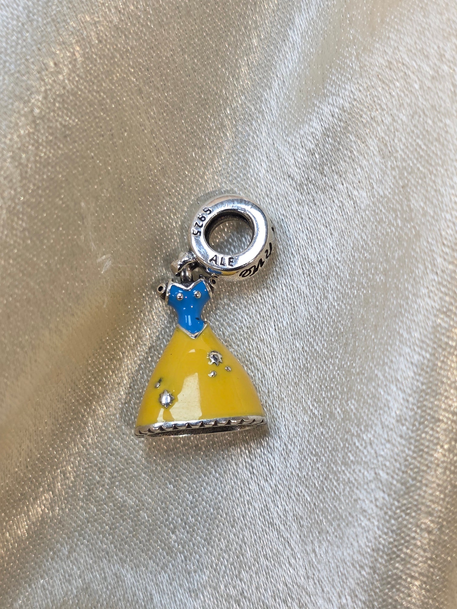 PANDORA DISNEY SNOWWHITE DRESS CHARM PC212