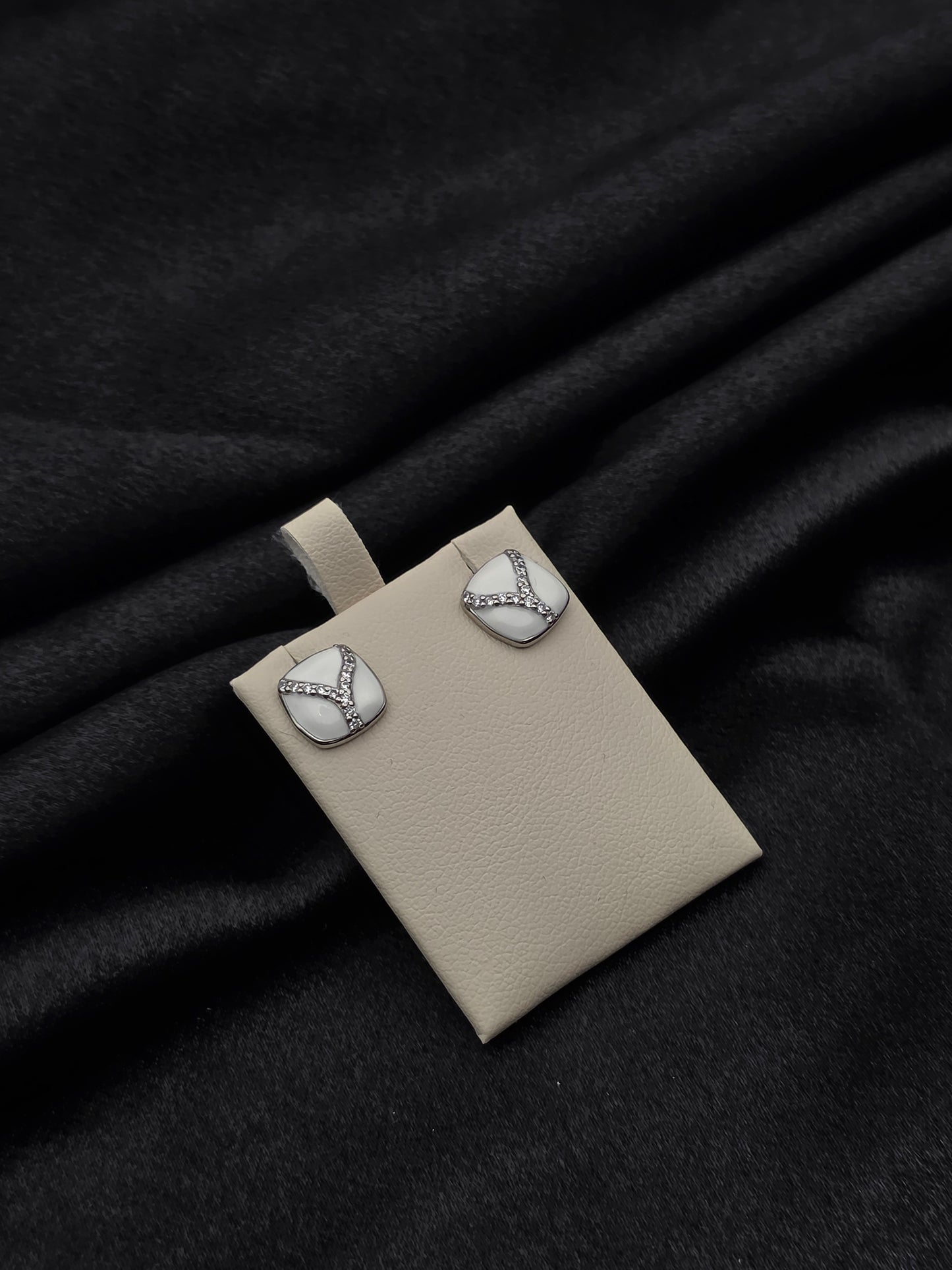 SILVER EAR STUDS GE114