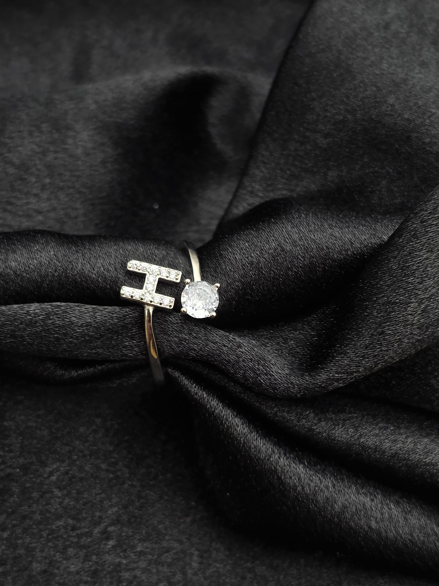 SILVER RING SIZE 7 GR517