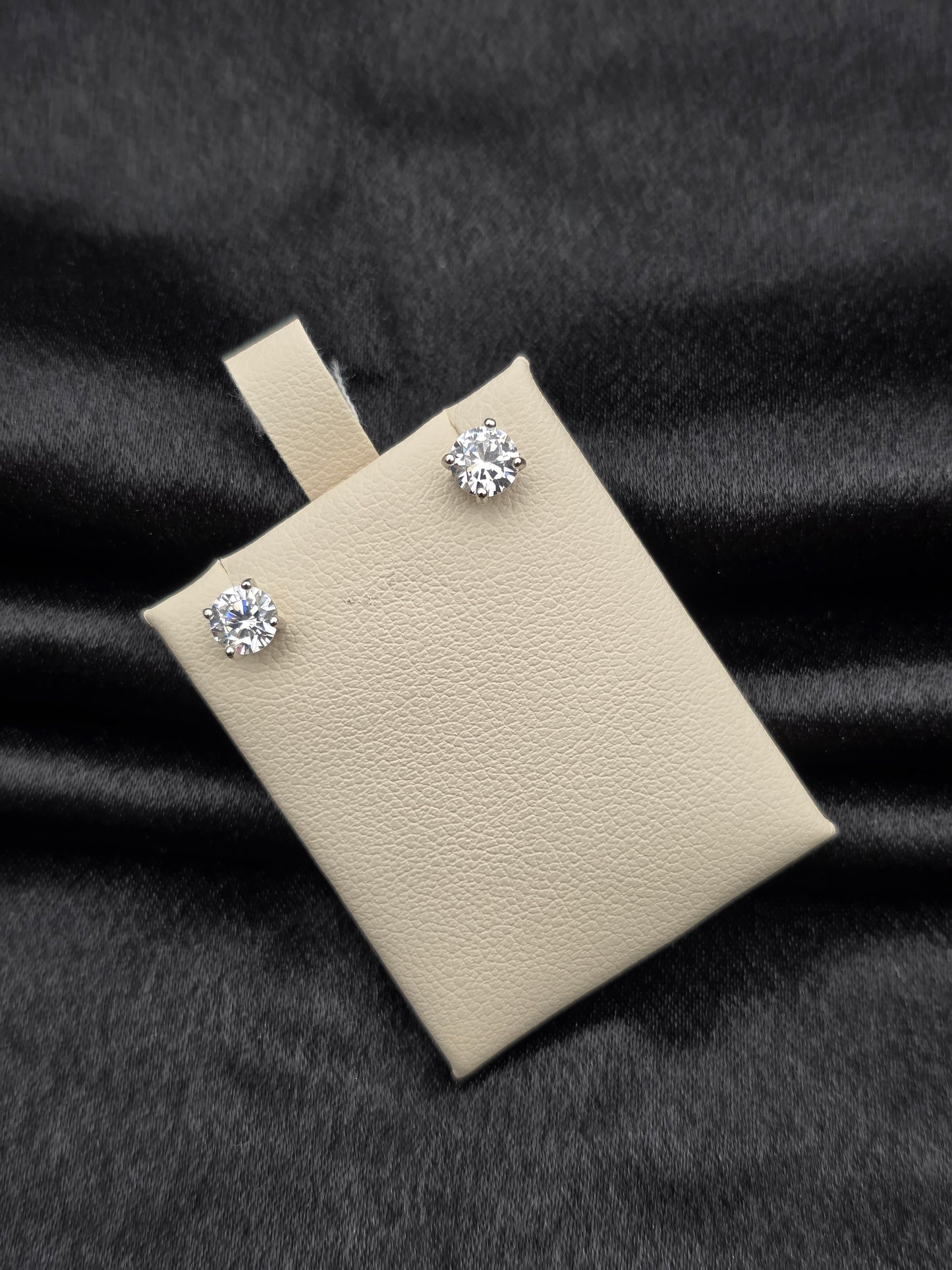 SILVER EAR STUDS GE455