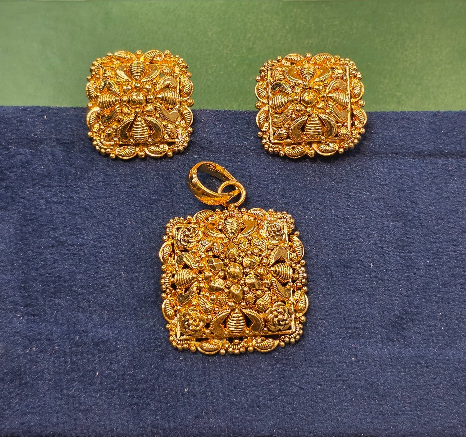 GOLD PLATED PENDANT SET