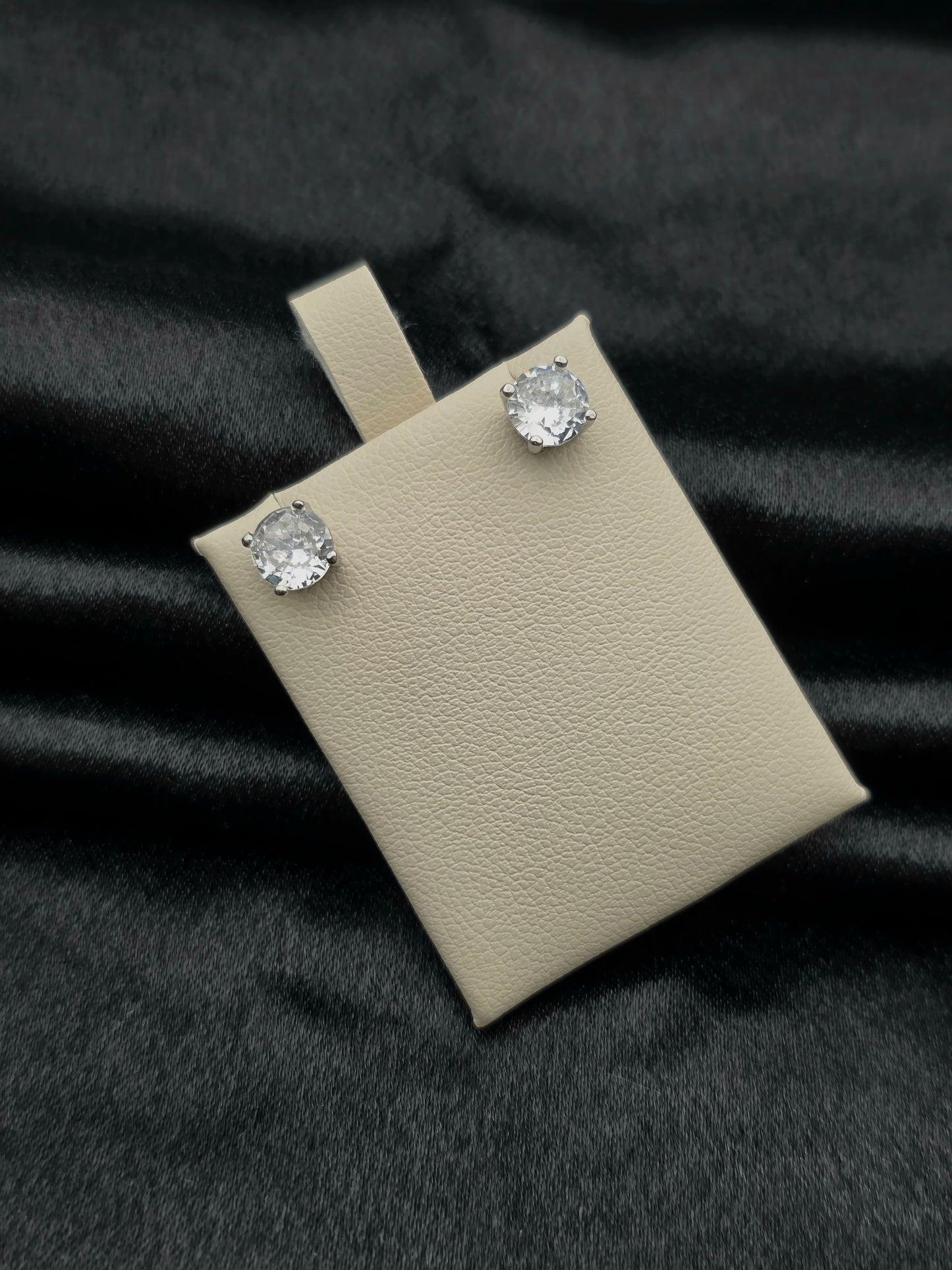 SILVER EAR STUDS GE516