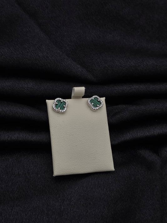 SILVER EAR STUDS GE071