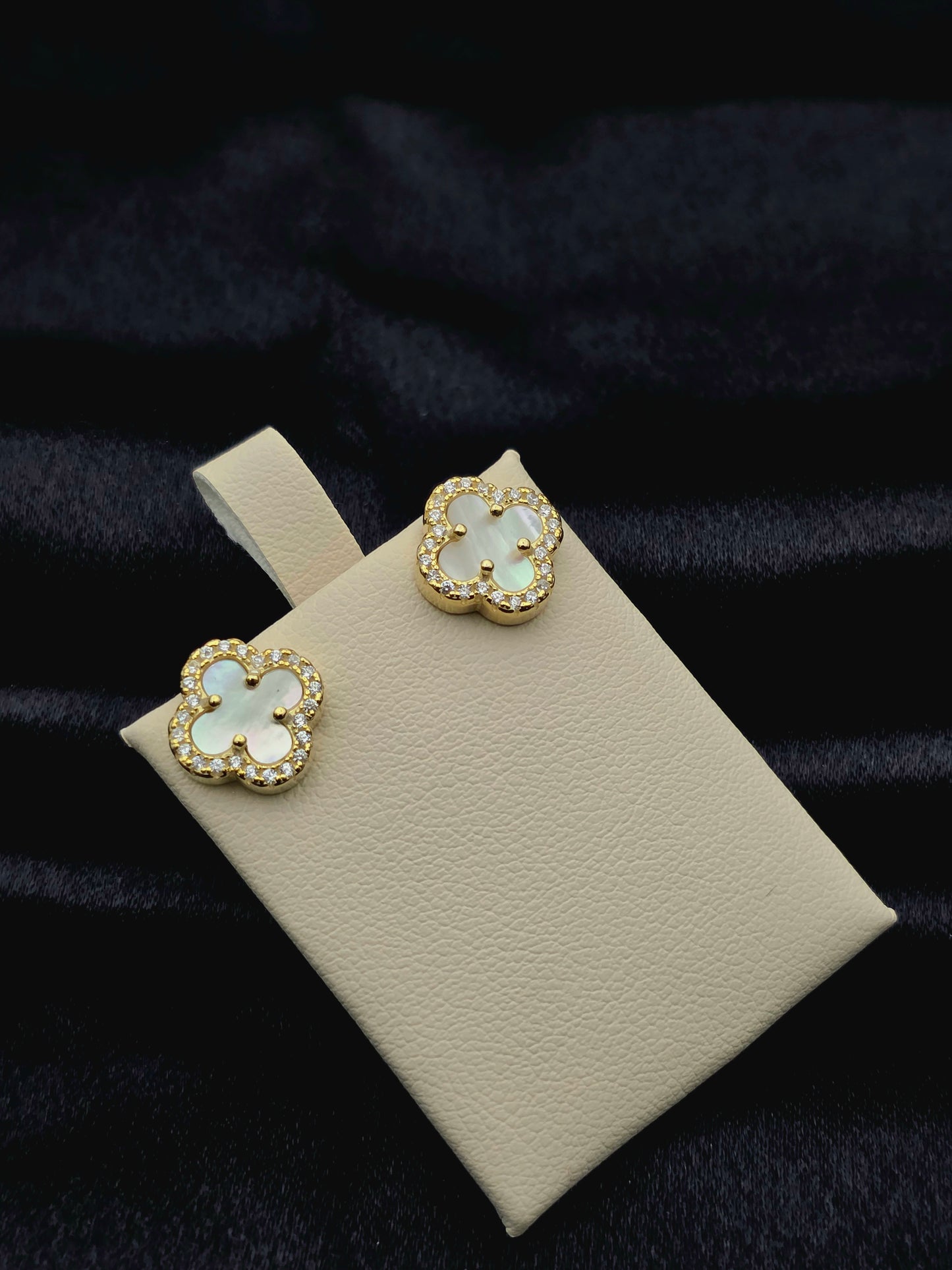 SILVER EAR STUDS GE219