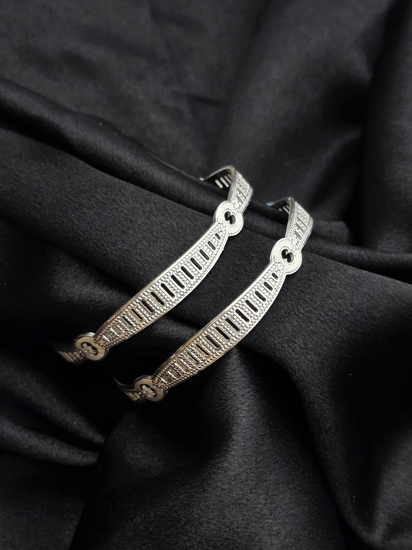 PURE SILVER BANGLES SIZE 2.5 LB037